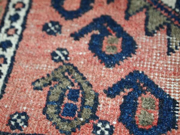 Tapis ancien fait main Kurde Bagface en laine rouge pâle (55cm x 59cm)