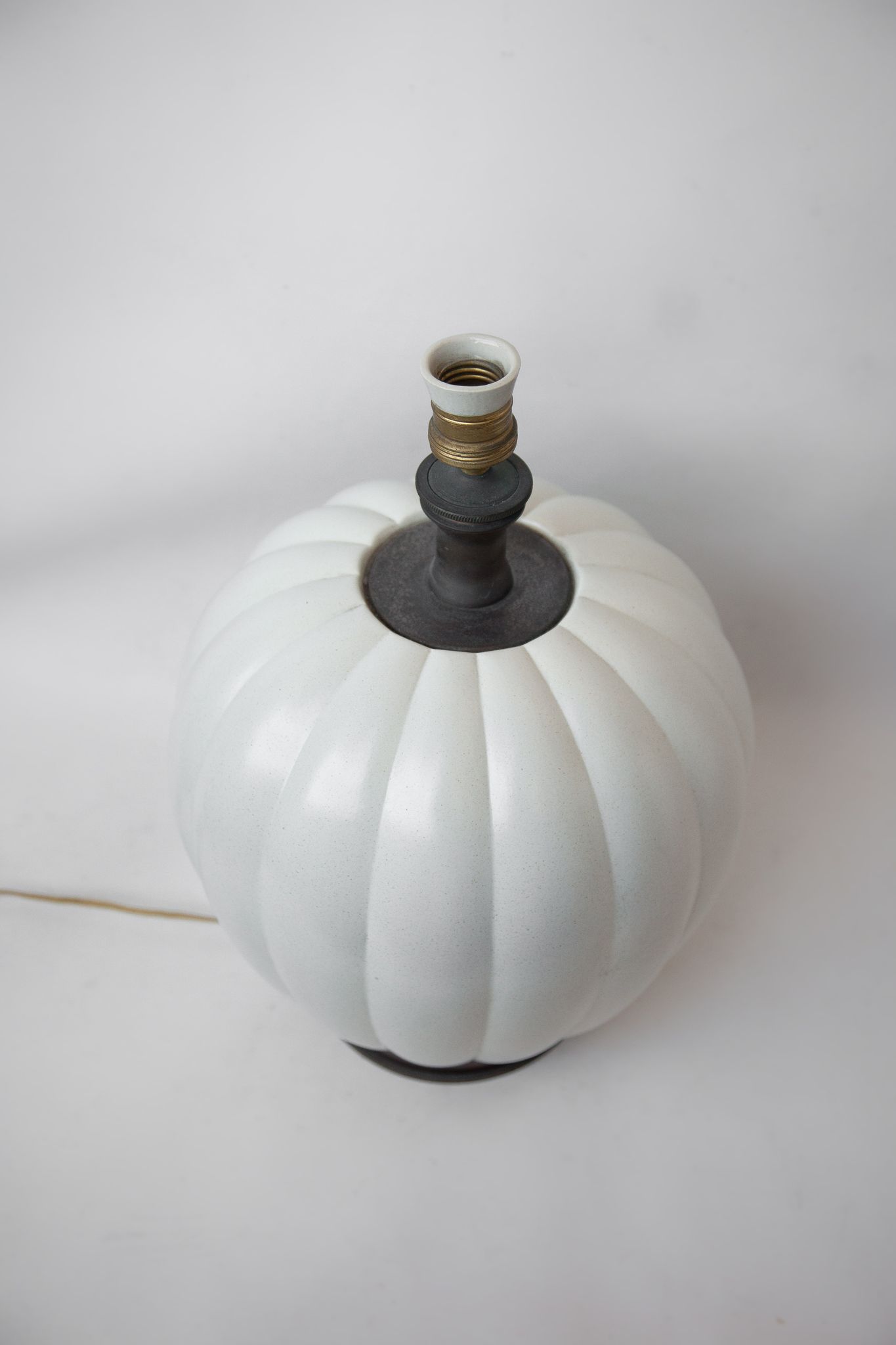 Pair of ceramic lamp feets