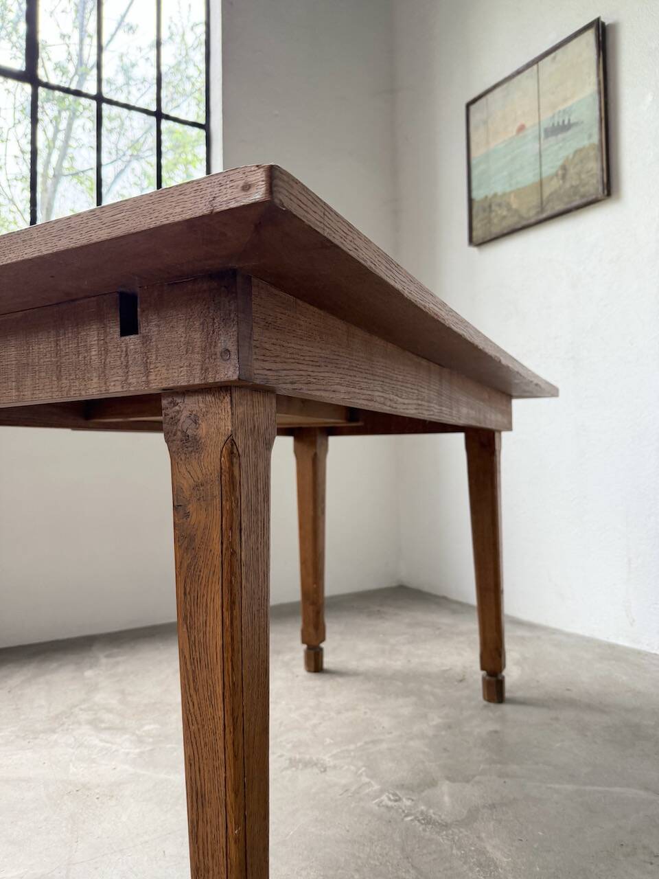 Extendable farmhouse table in oak