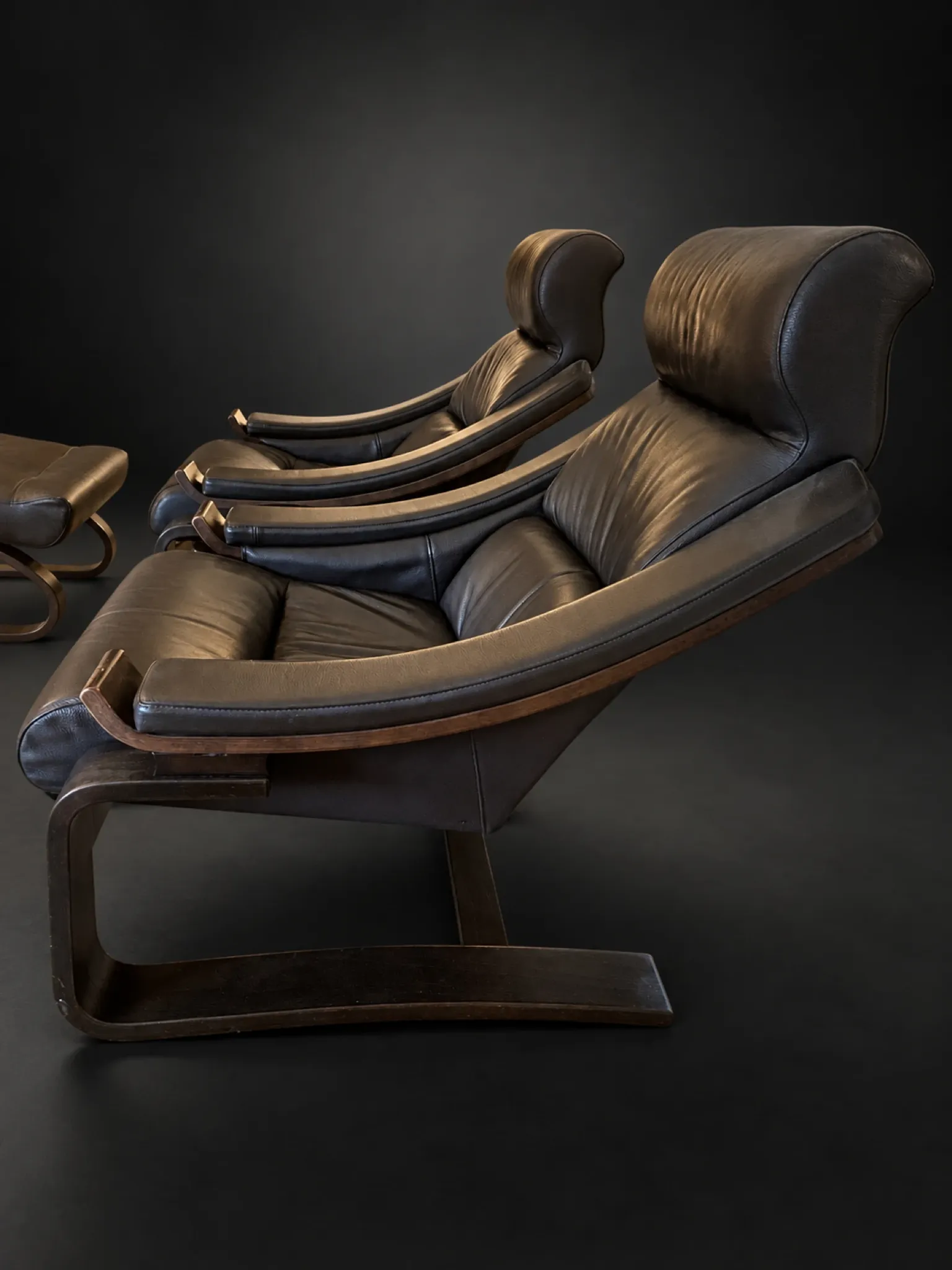 Pair of Kroken armchairs and ottoman — Åke Fribyter, marketed p