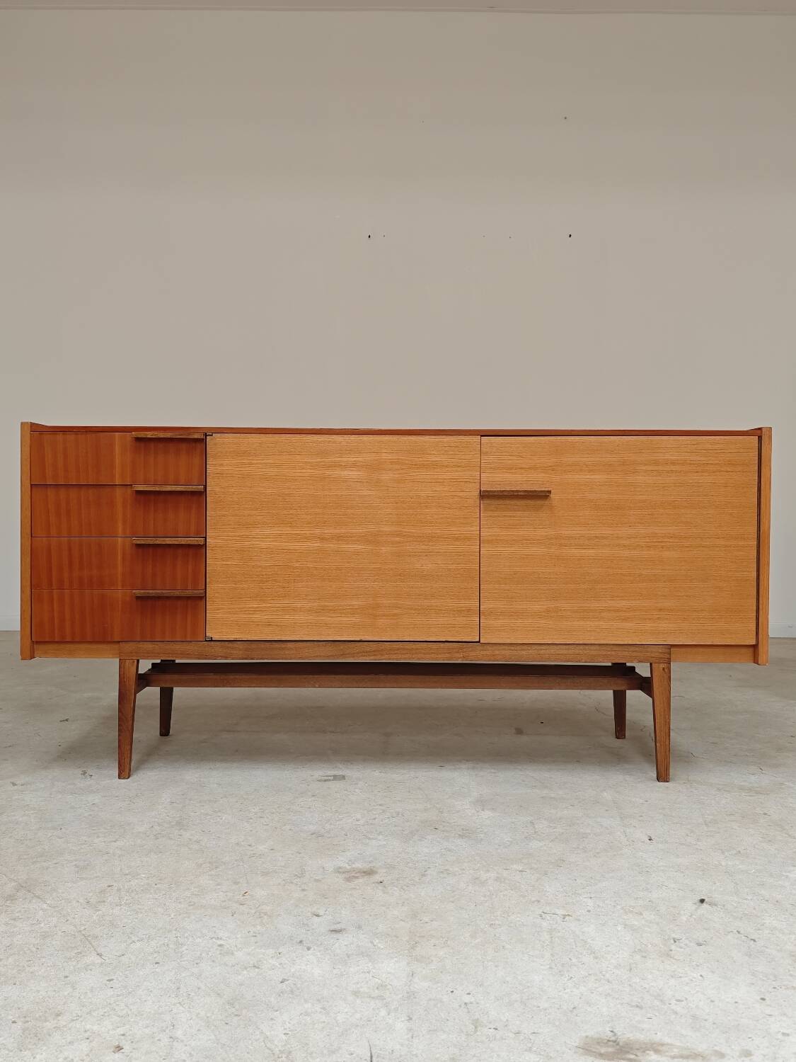 Enfilade par Frantisek Mezulanik pour Up Zavody 1960