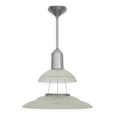 Lustre, Suspension Space Age Soucoupe Volante style Holophane industriel en verre. Années 70