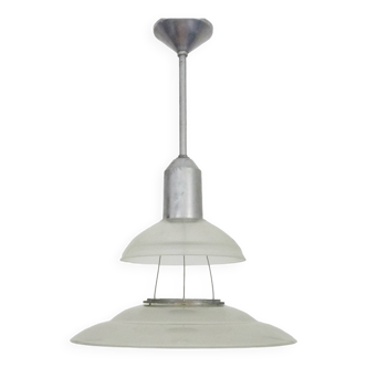 Lustre, Suspension Space Age Soucoupe Volante style Holophane industriel en verre. Années 70