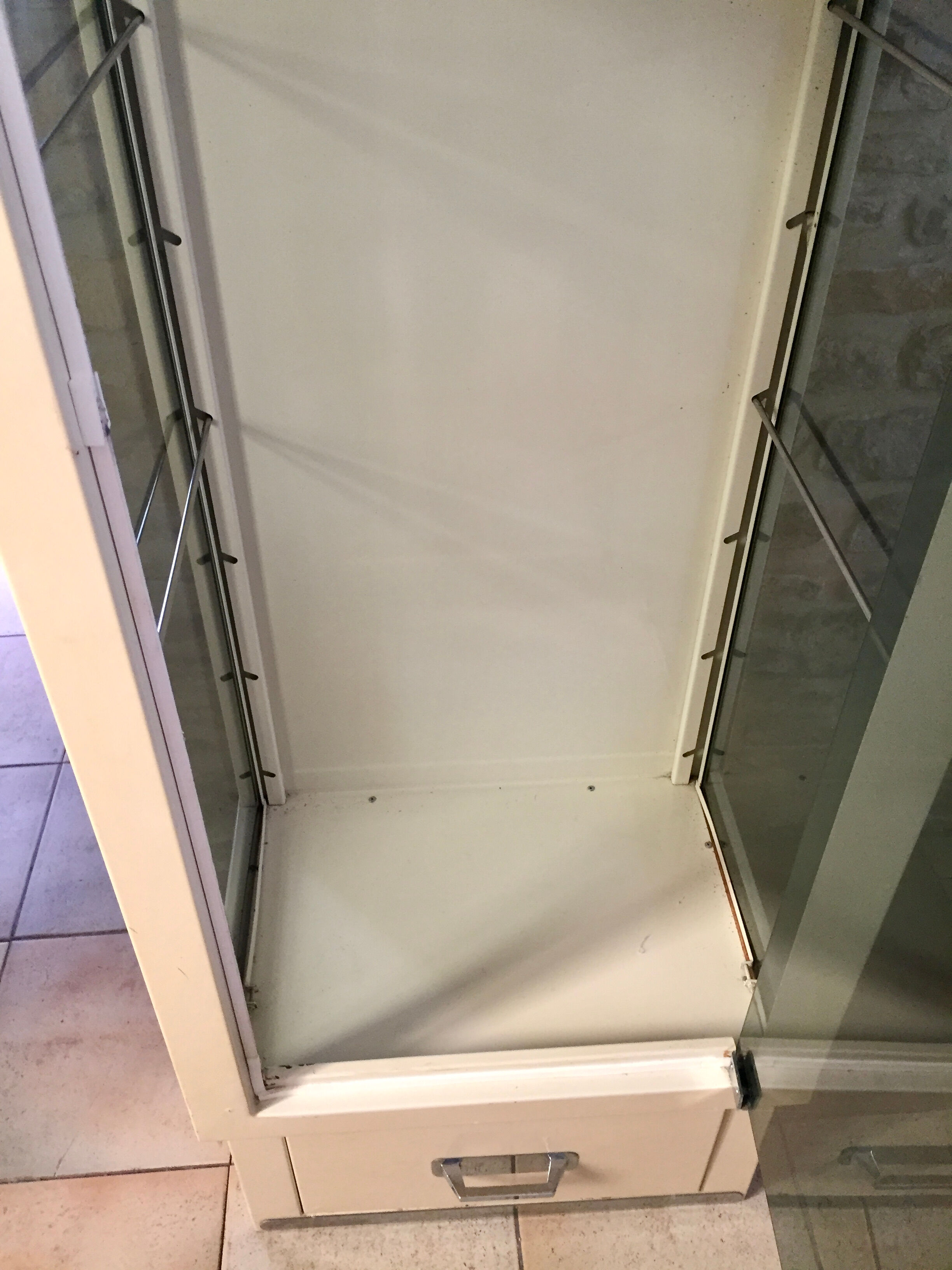 Armoire metallique vintage