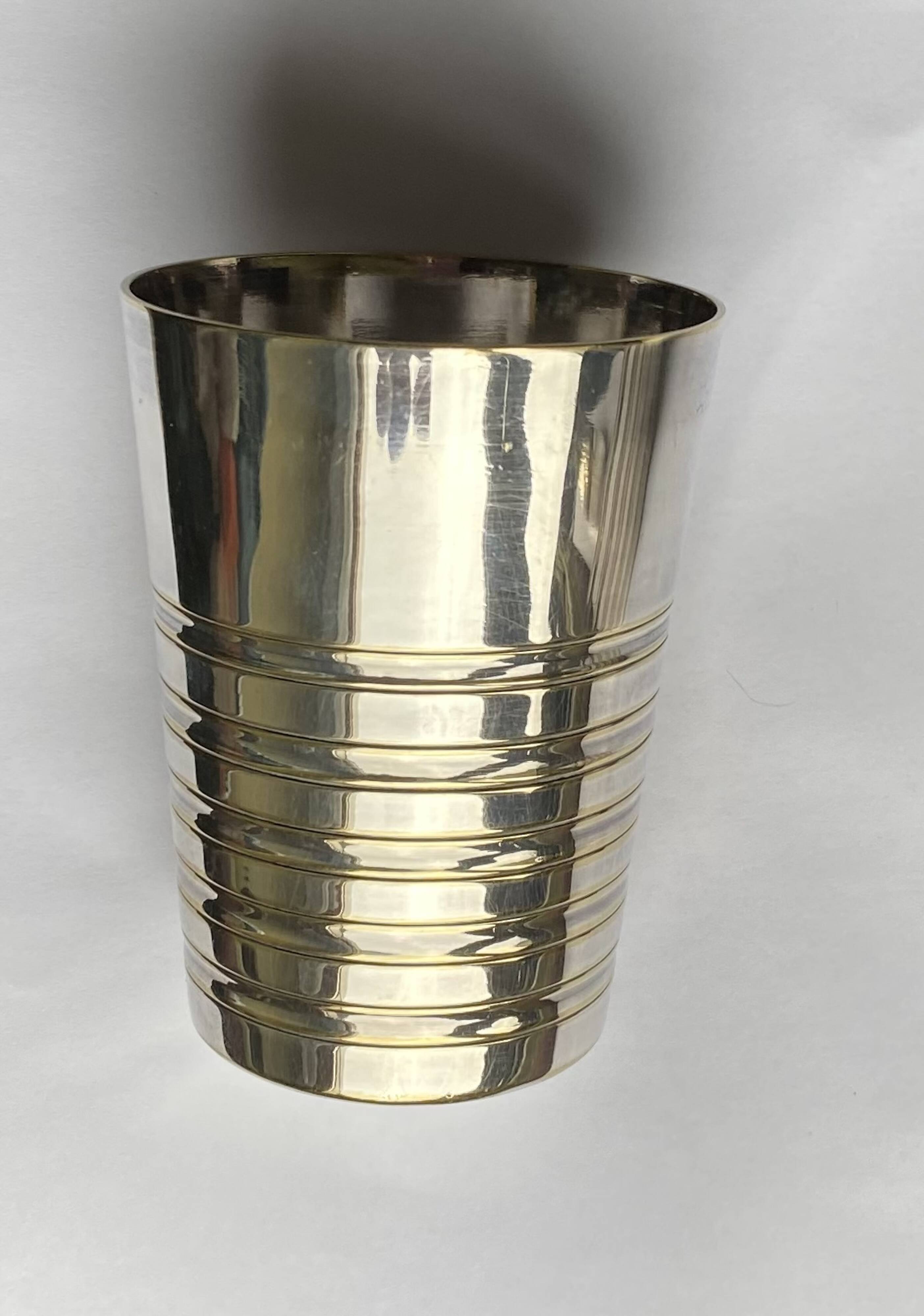 Set of 8 silver-plated metal Art Deco cups