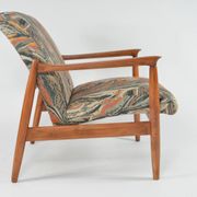 Fauteuil style scandinave à motifs terracotta