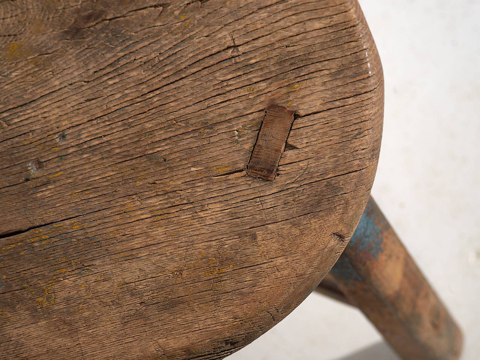 Ancien tabouret patiné bleu ciel (c.1900)