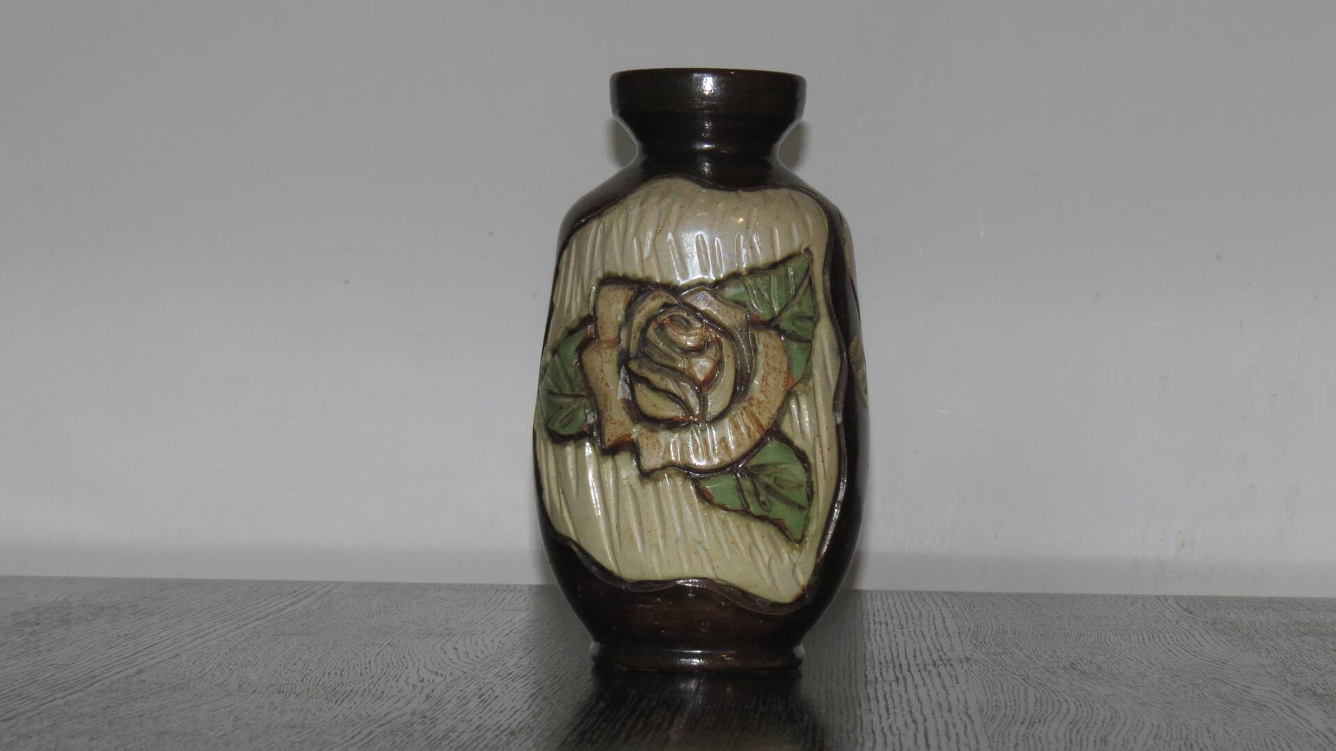 Losson 50's sandstone vase with double flower decoration