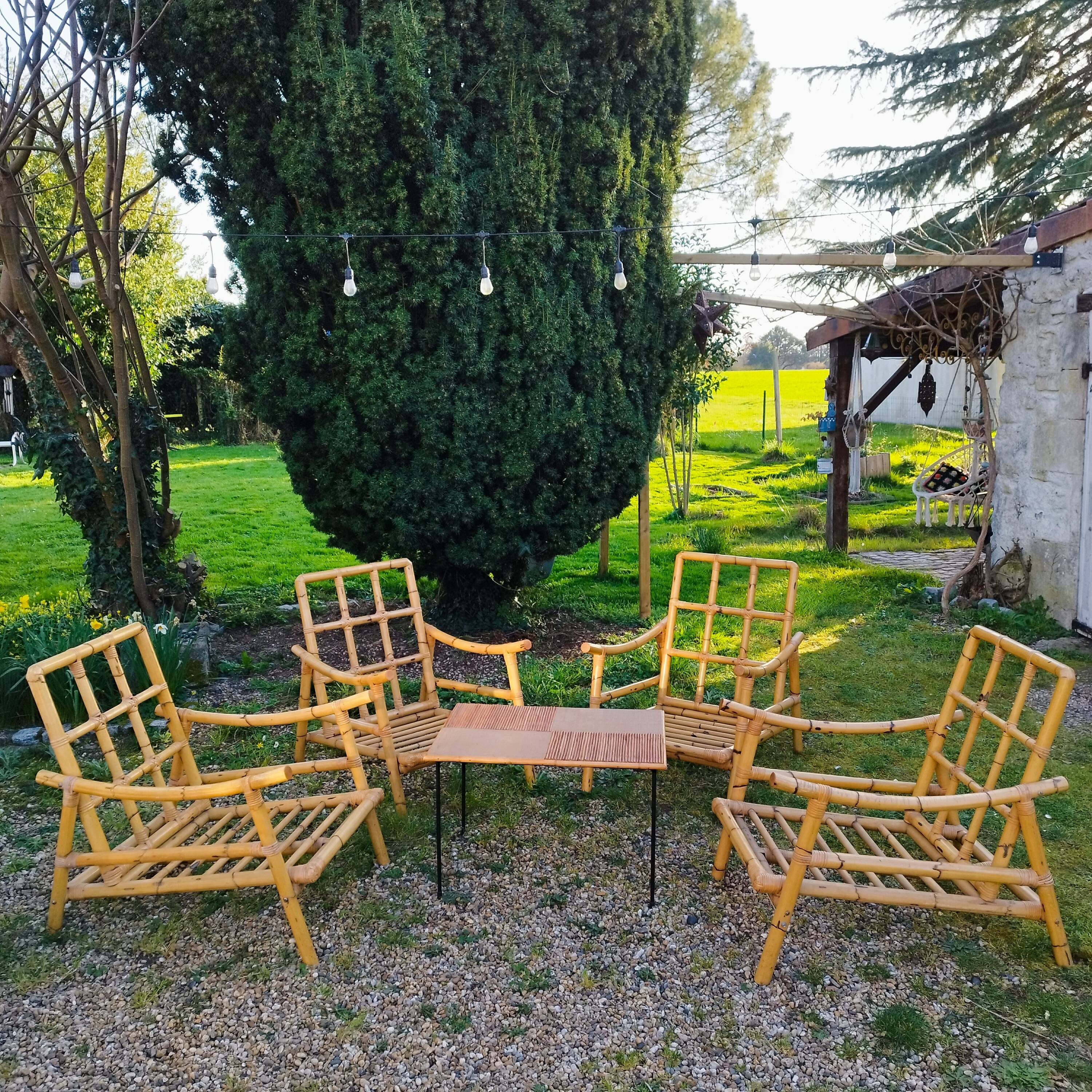 4 fauteuils en bambou et table basse vintage