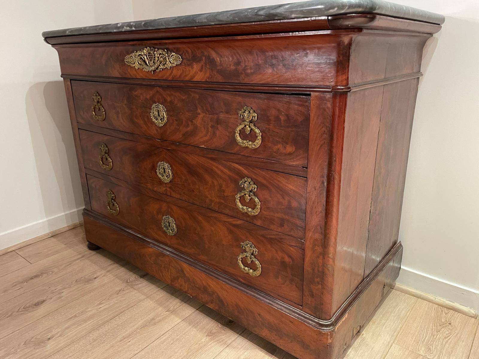Antique Louis-Philippe commode in walnut burl with marble top.