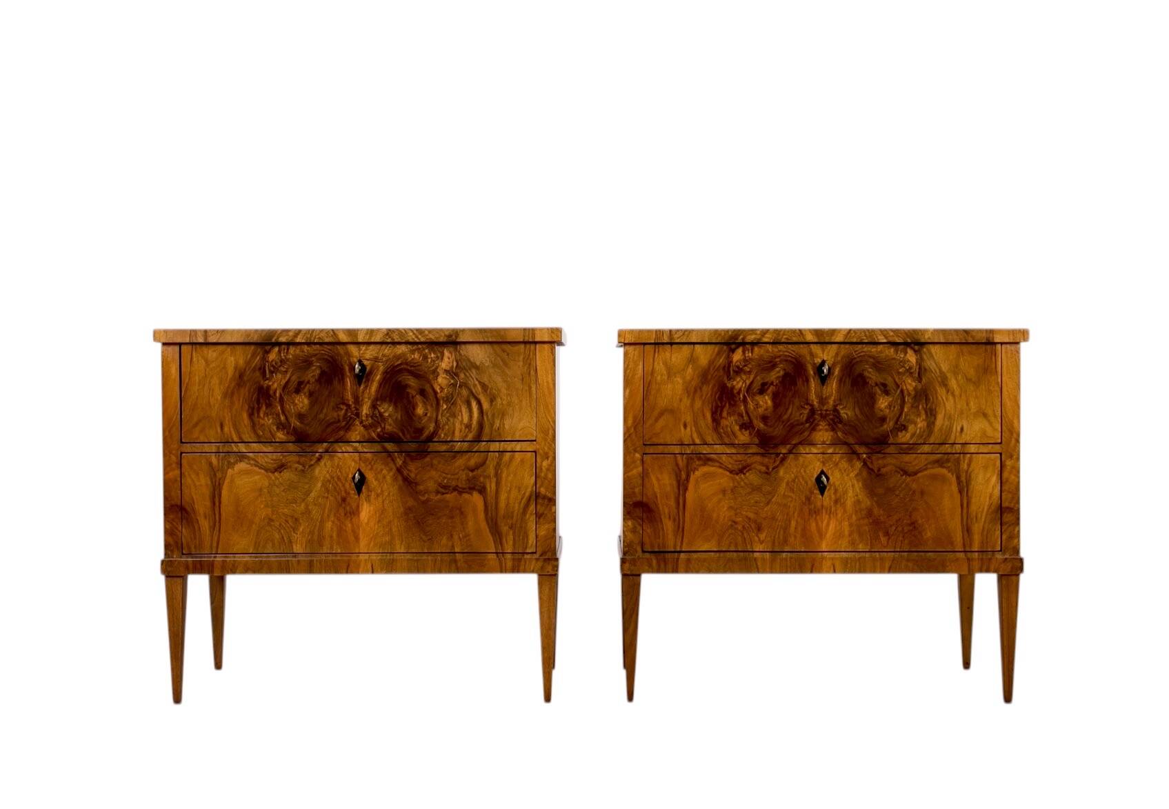 Elegant pair of Biedermeier style walnut commodes, Germany, French polish.