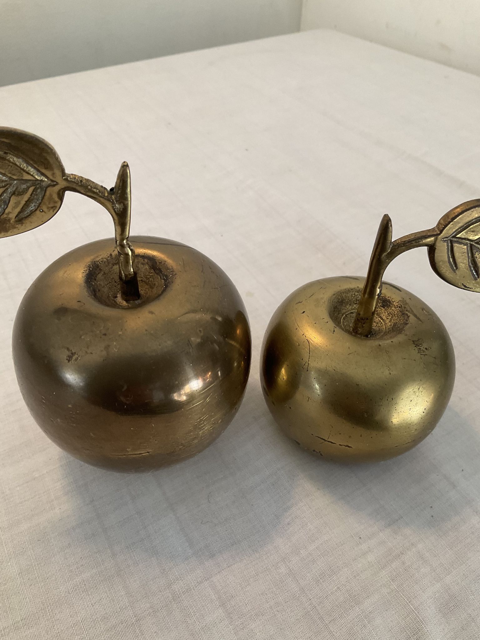 Duo of bronze apples vintage paperpress from the 60s-70s