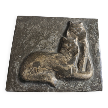 Bas-relief plaque of a rabbit in brown patina, seated cat