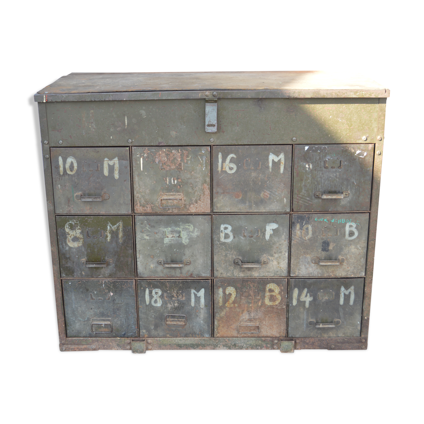 Workshop furniture with iron drawers