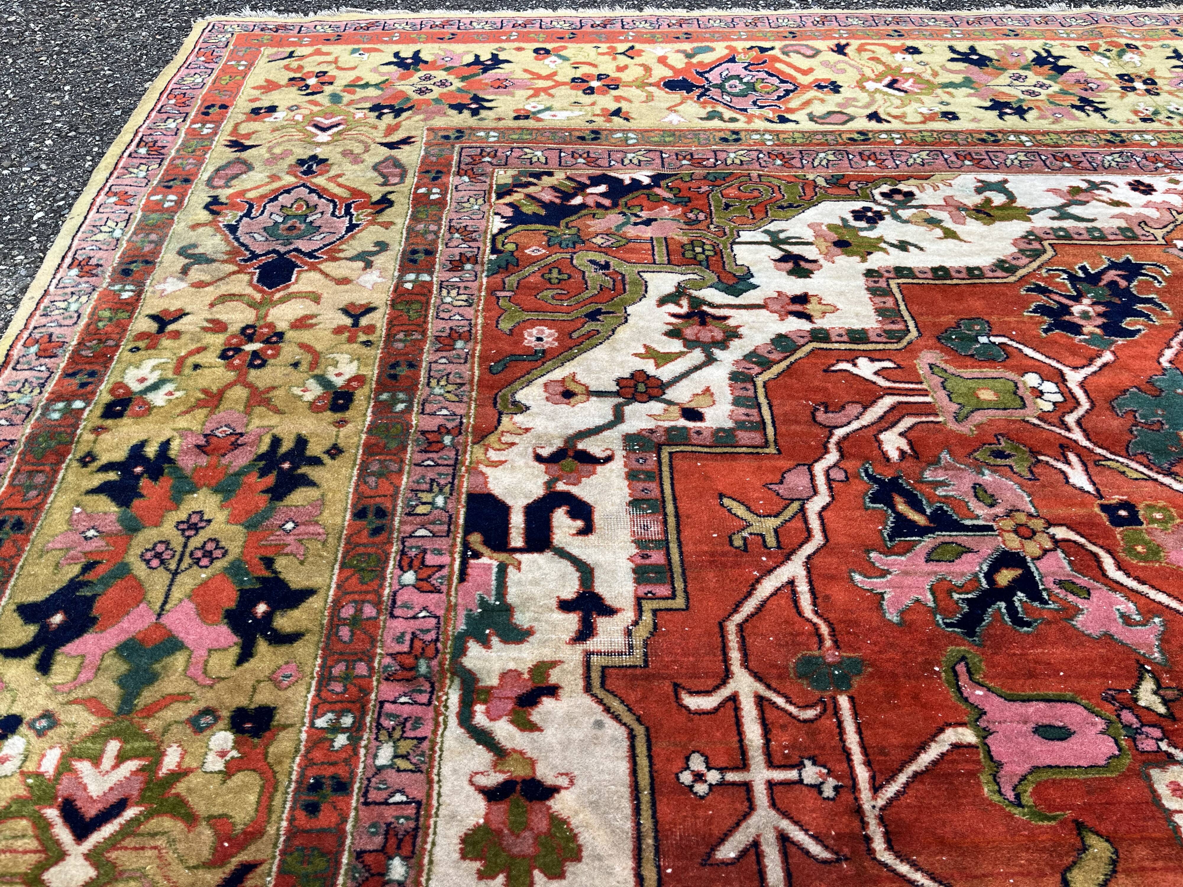 Indo-heriz Serapi Design, Geometric Carpet