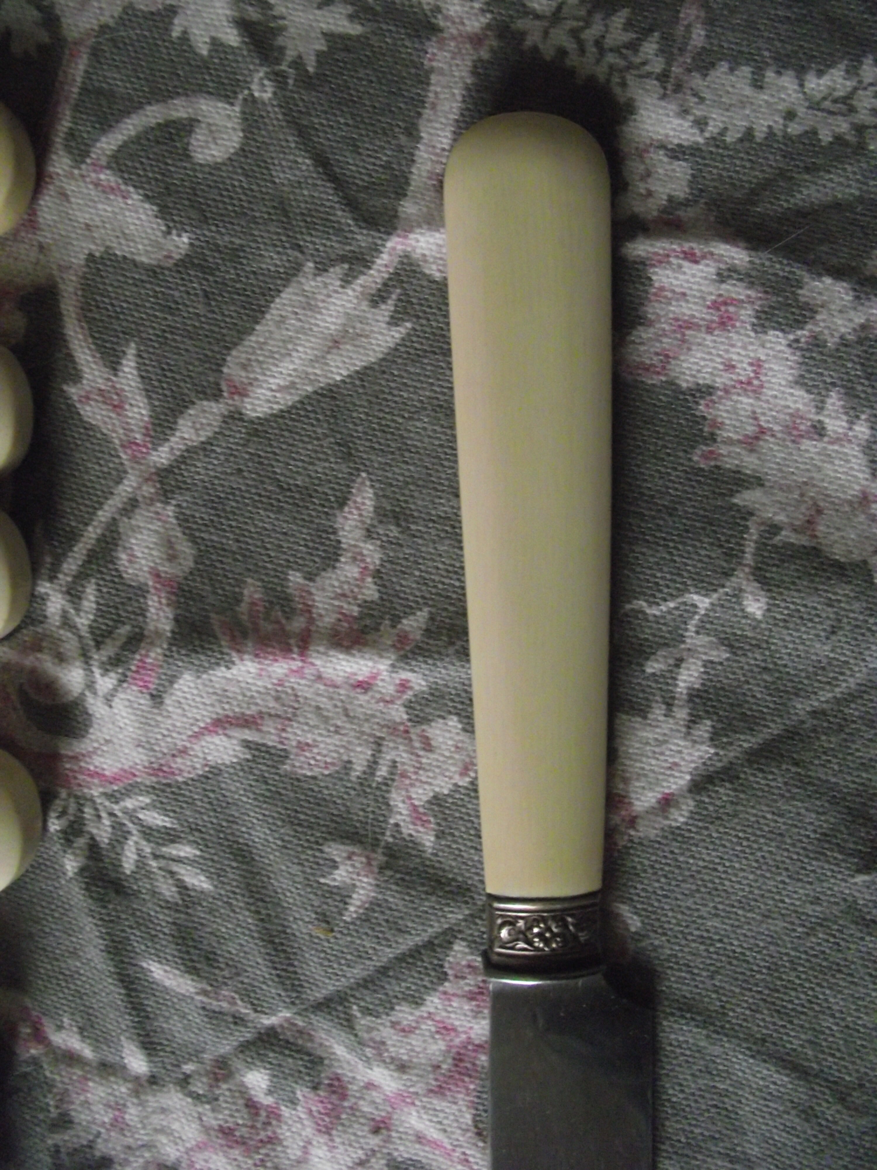 Set of 8 large silverware table knives from Boulenger.