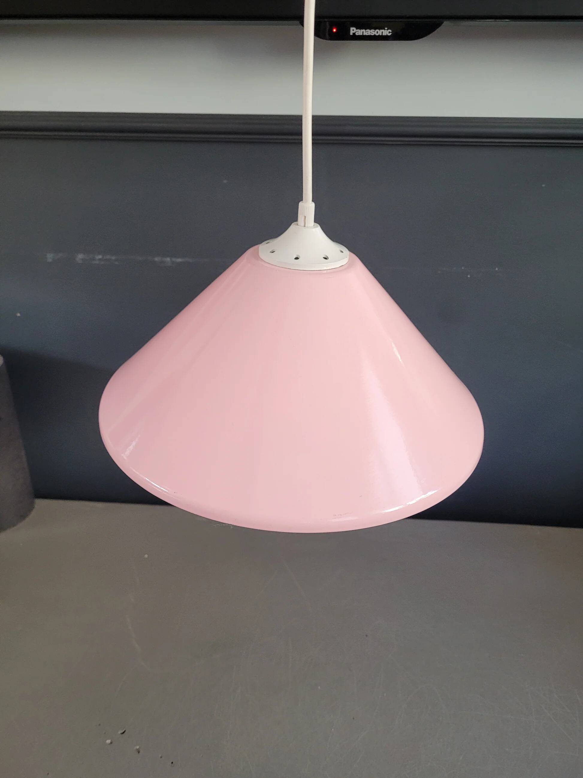 Conical pendant light in pink metal