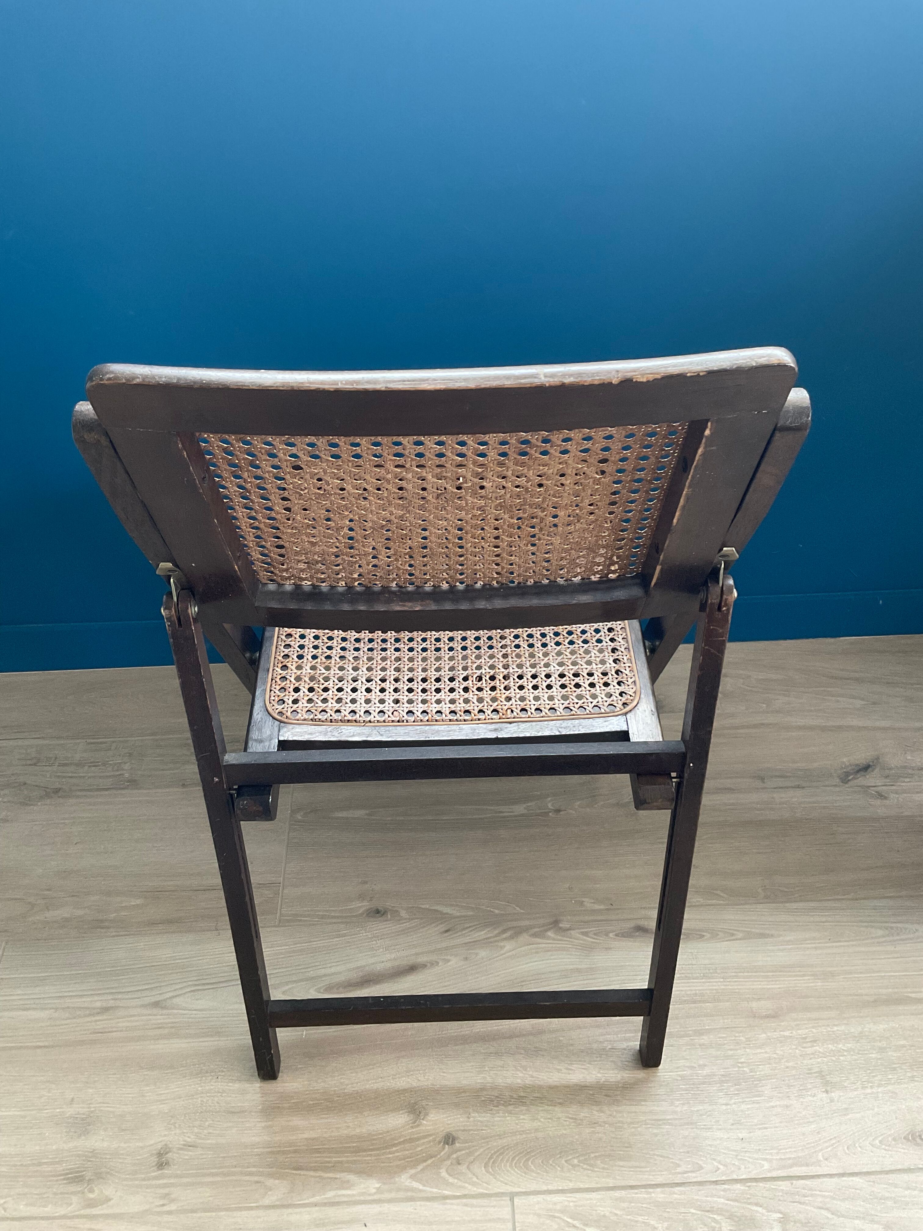 Chaise vintage avec estampille fabricant