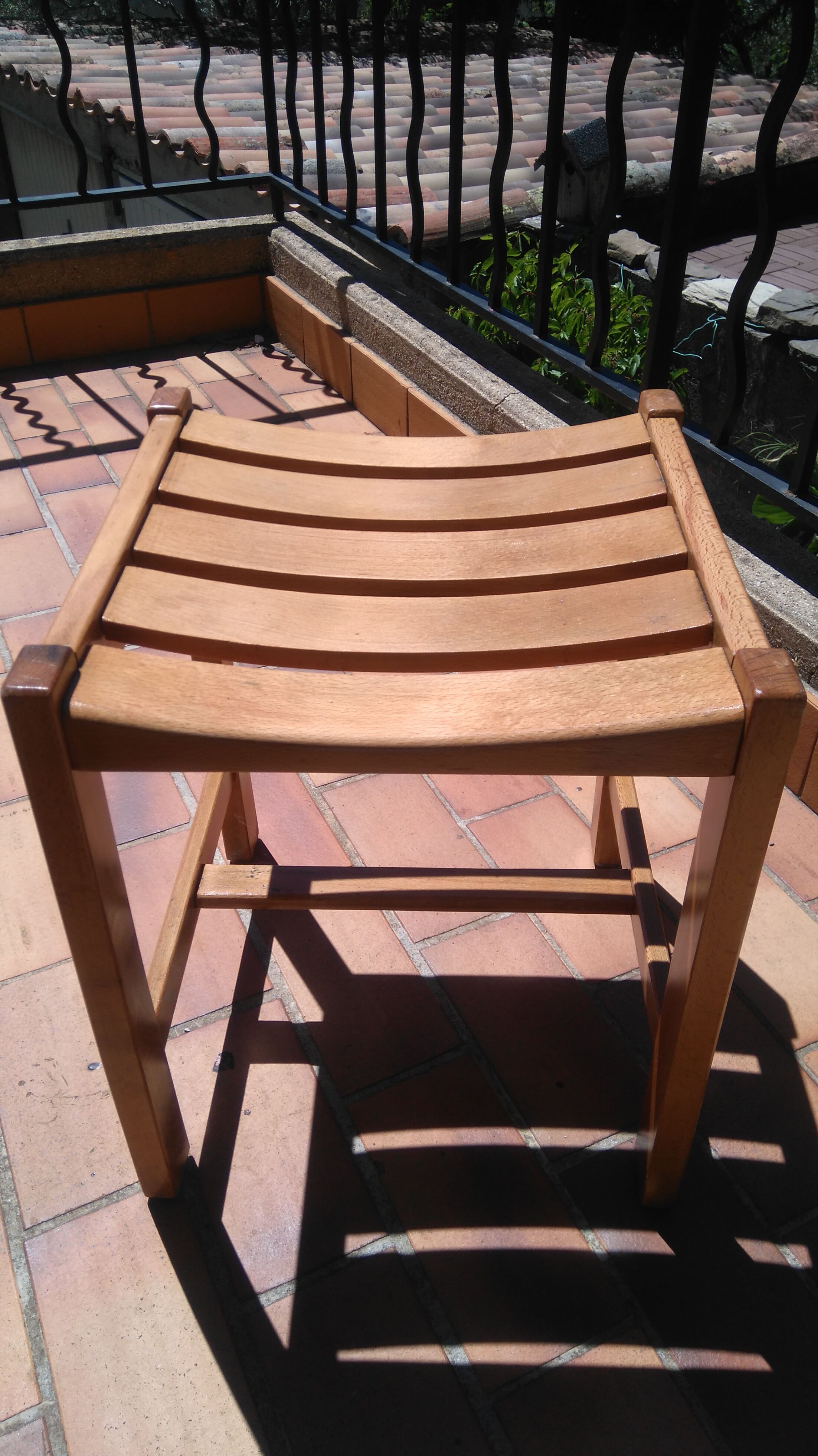 Tabpouret light honey wood