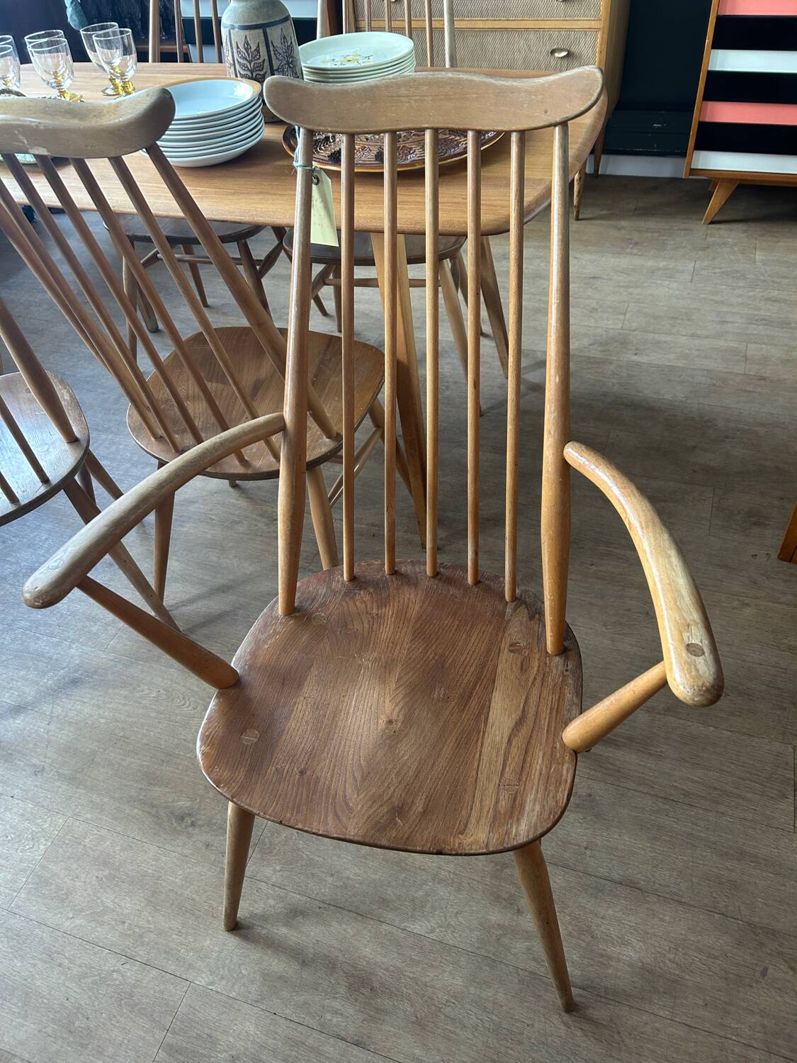Set of 2 Windsor chairs with armrests.