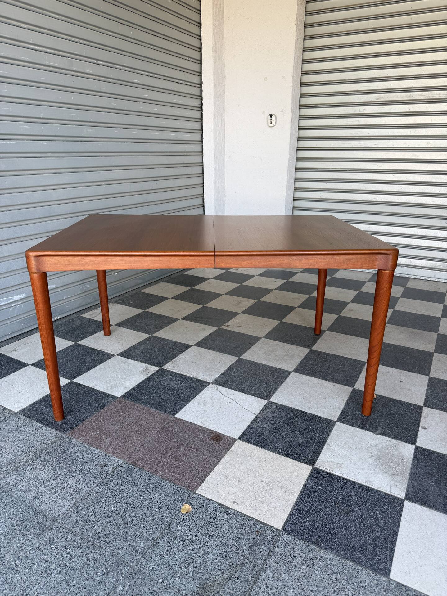Table danoise en teck HW Klein pour Bramin