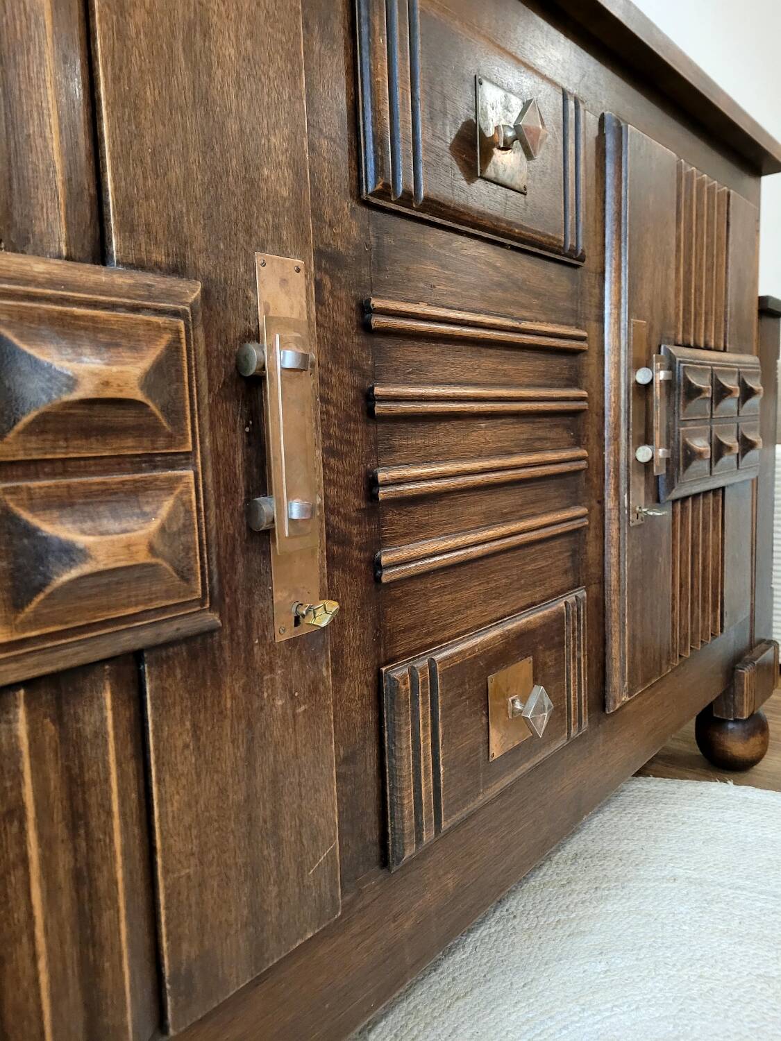Buffet Art Déco en chêne massif , France 1930