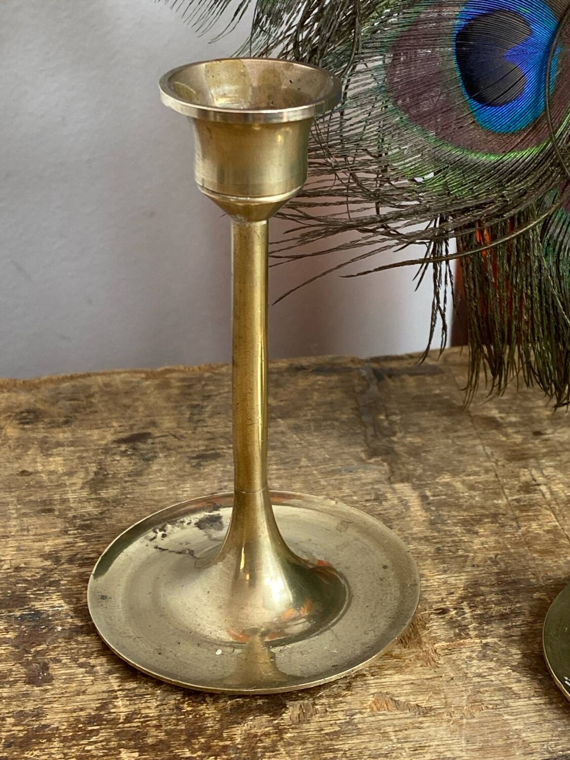Pair of candlesticks, minimalist design in brass