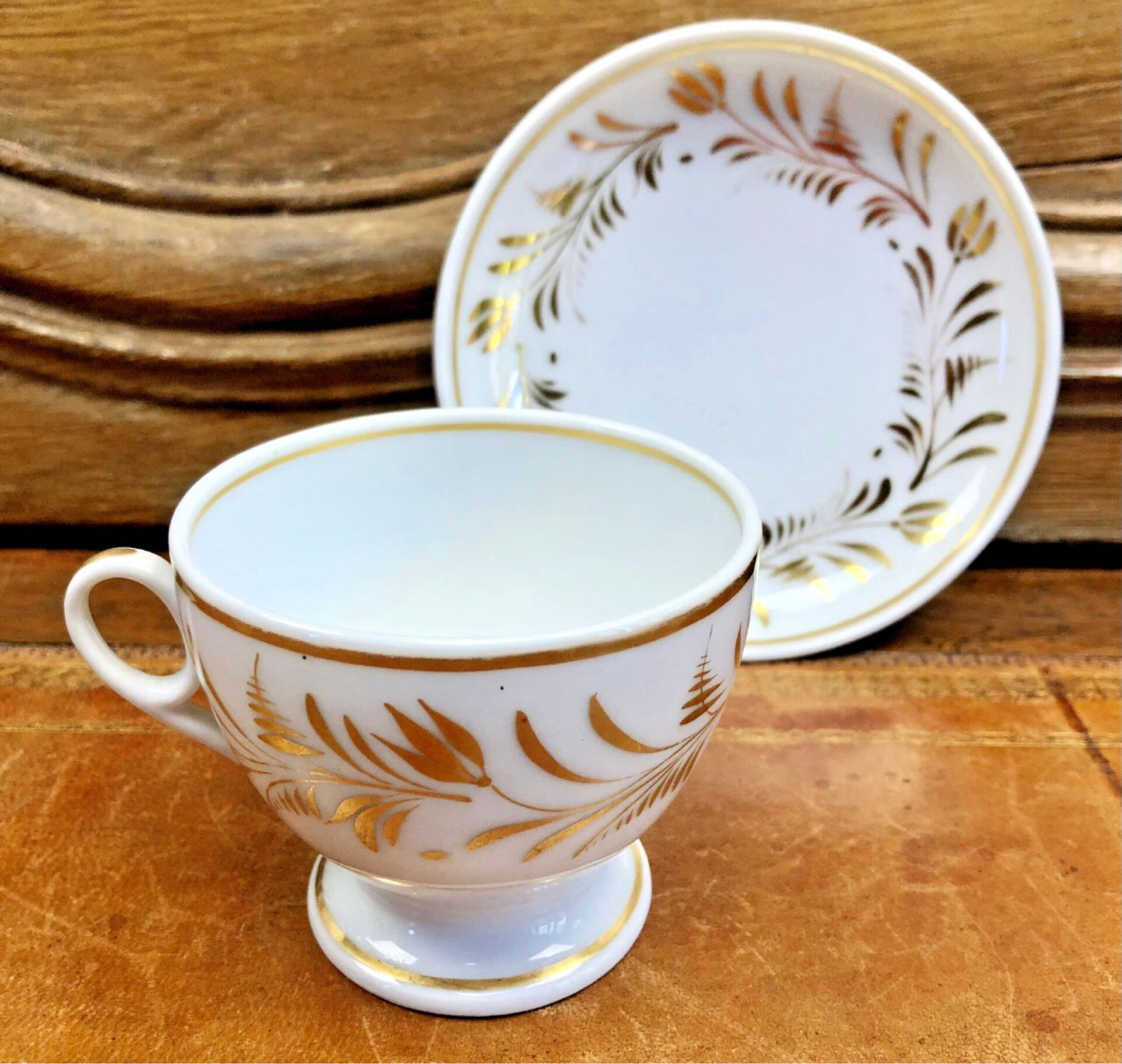 Antique Empire XIX coffee service for 6 cups, porcelain from Paris.