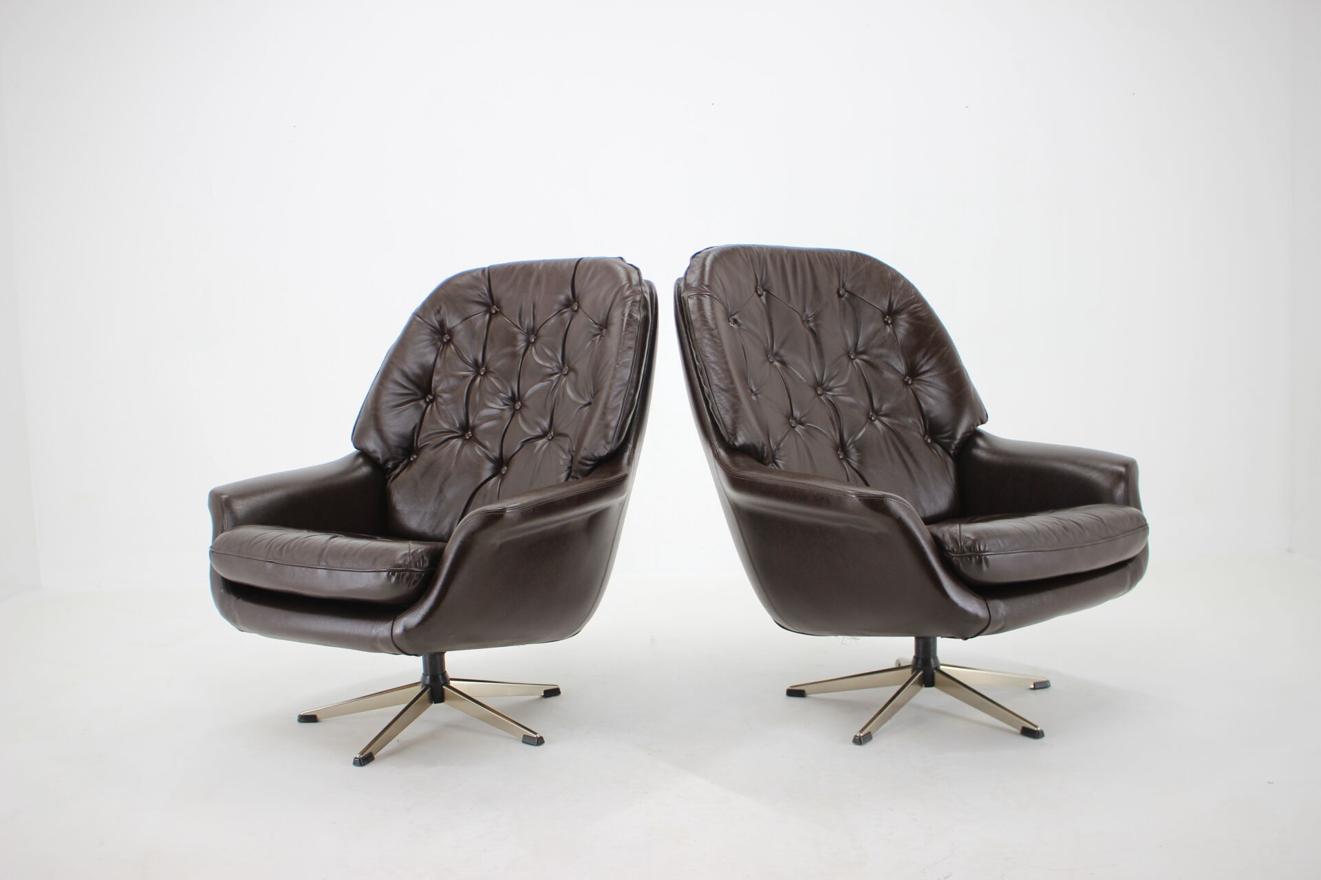 1970s Leatherette Swivel Lounge Chair