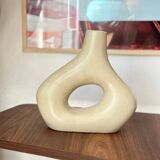 Tanara mat artisanal vase.