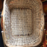 Picnic basket with woven wicker flaps