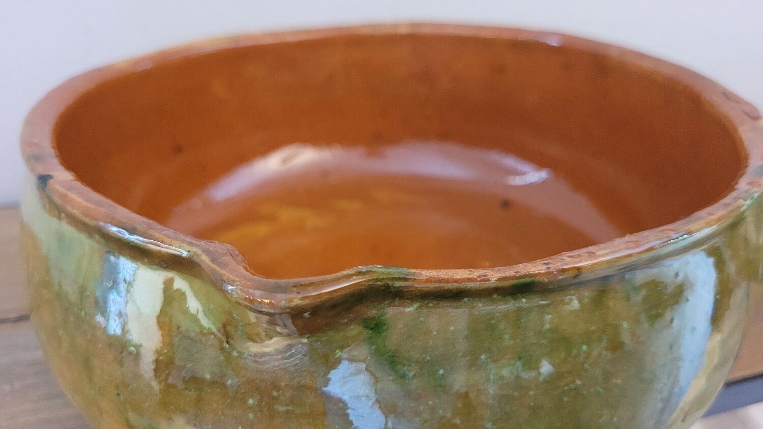 Enamelled clay pan