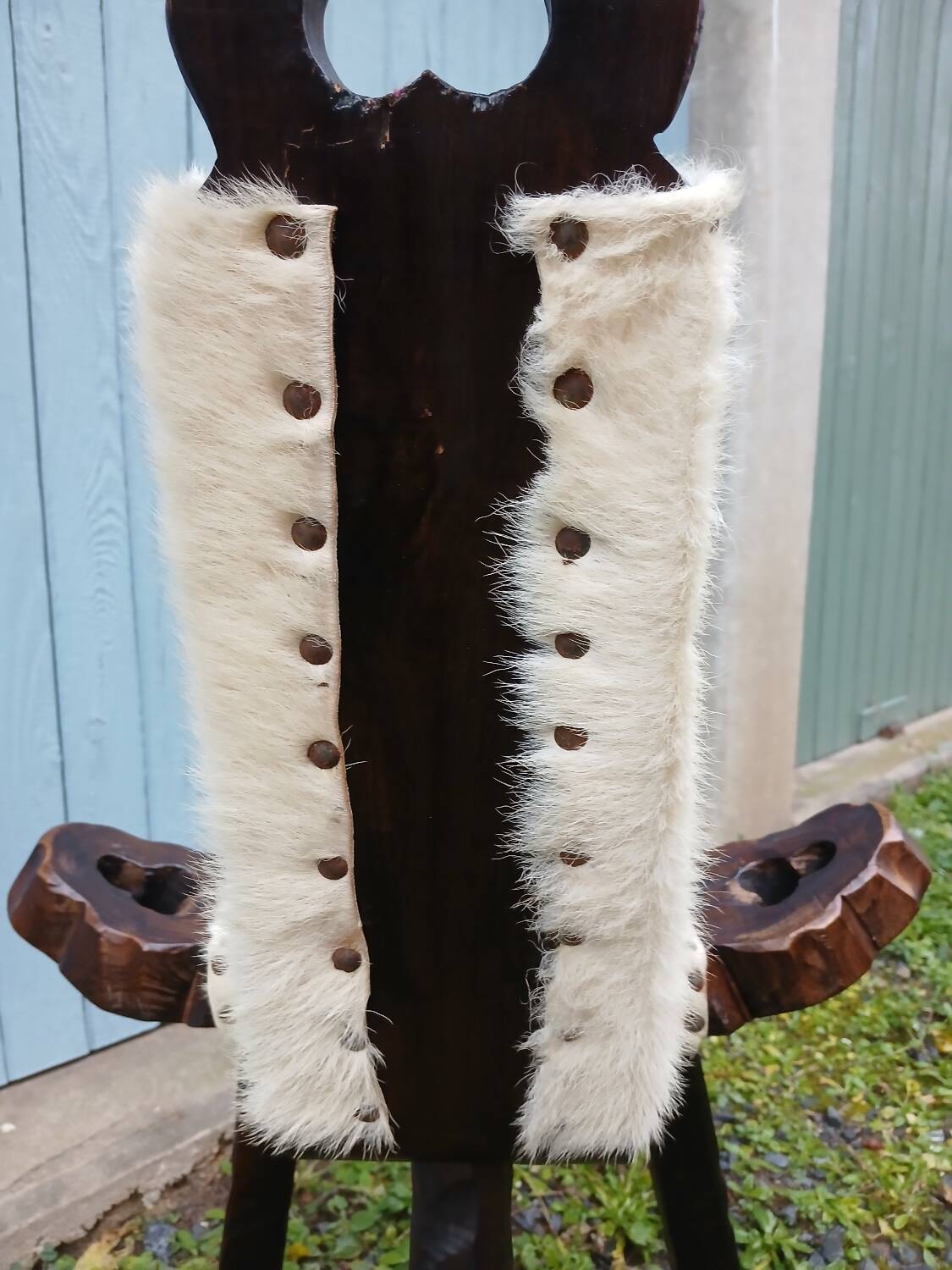 Tripod chair/stool in wood and goatskin