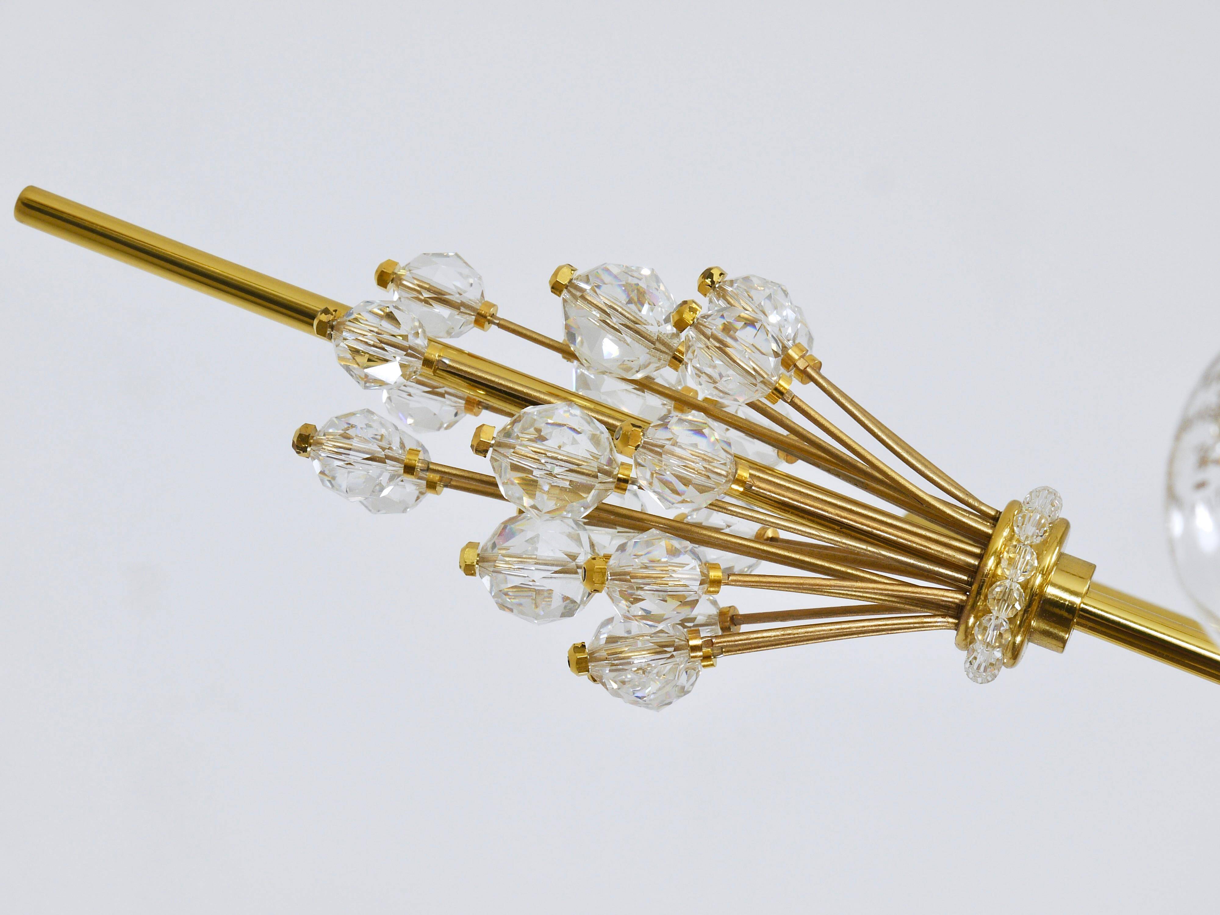 Grand Sputnik chandelier Metropolitan Opera in crystal and brass J.L. Lobmeyr