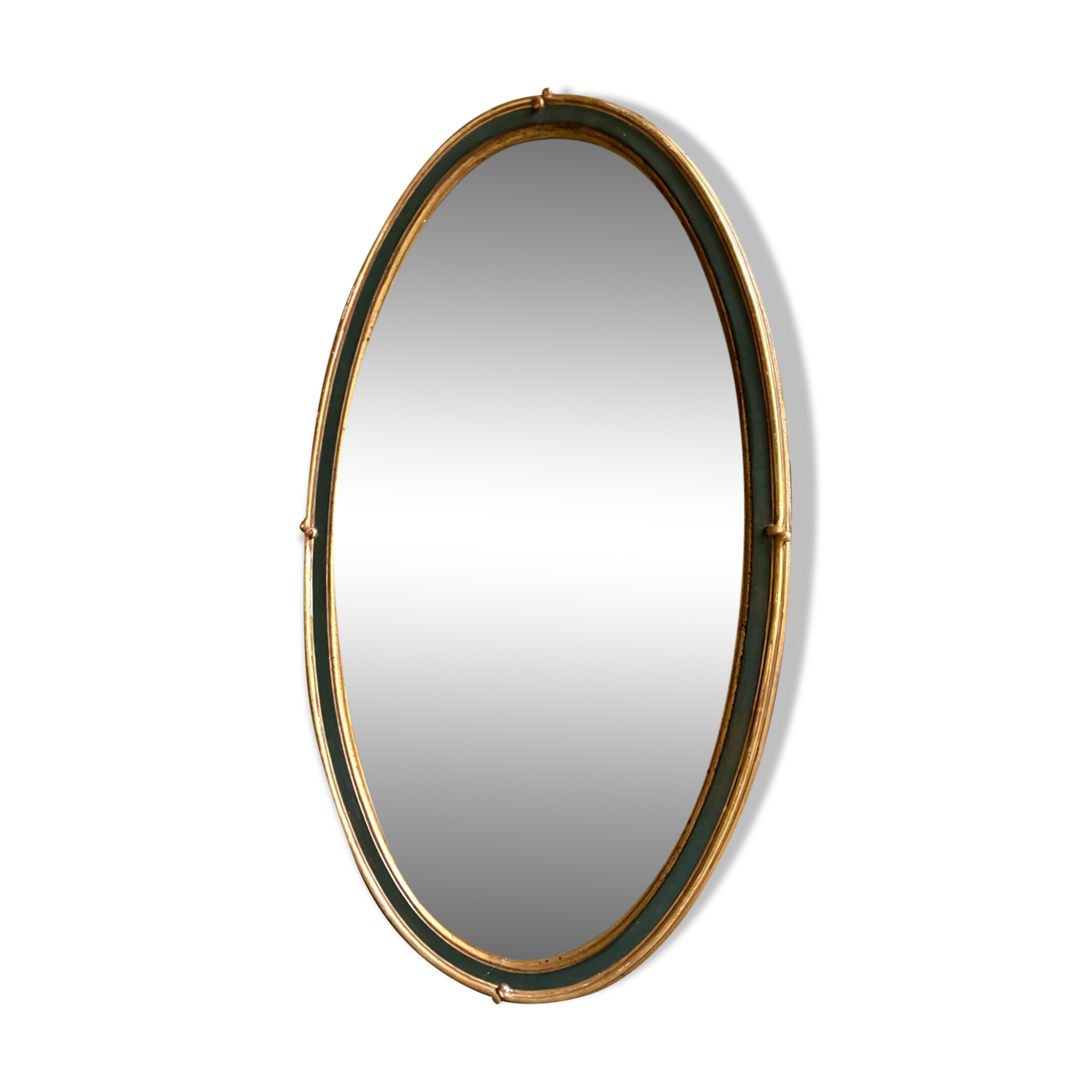 Oval mirror in wood and green and gold stucco, 75 x 42 cm
