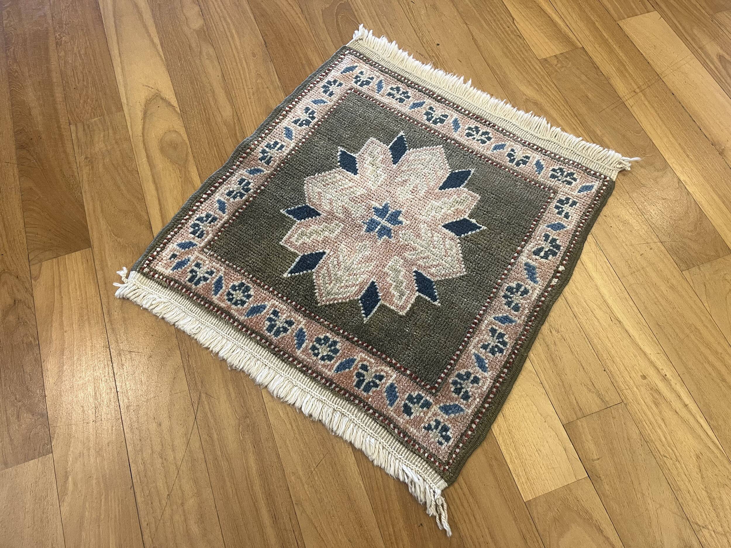 Tapis anatolien carré