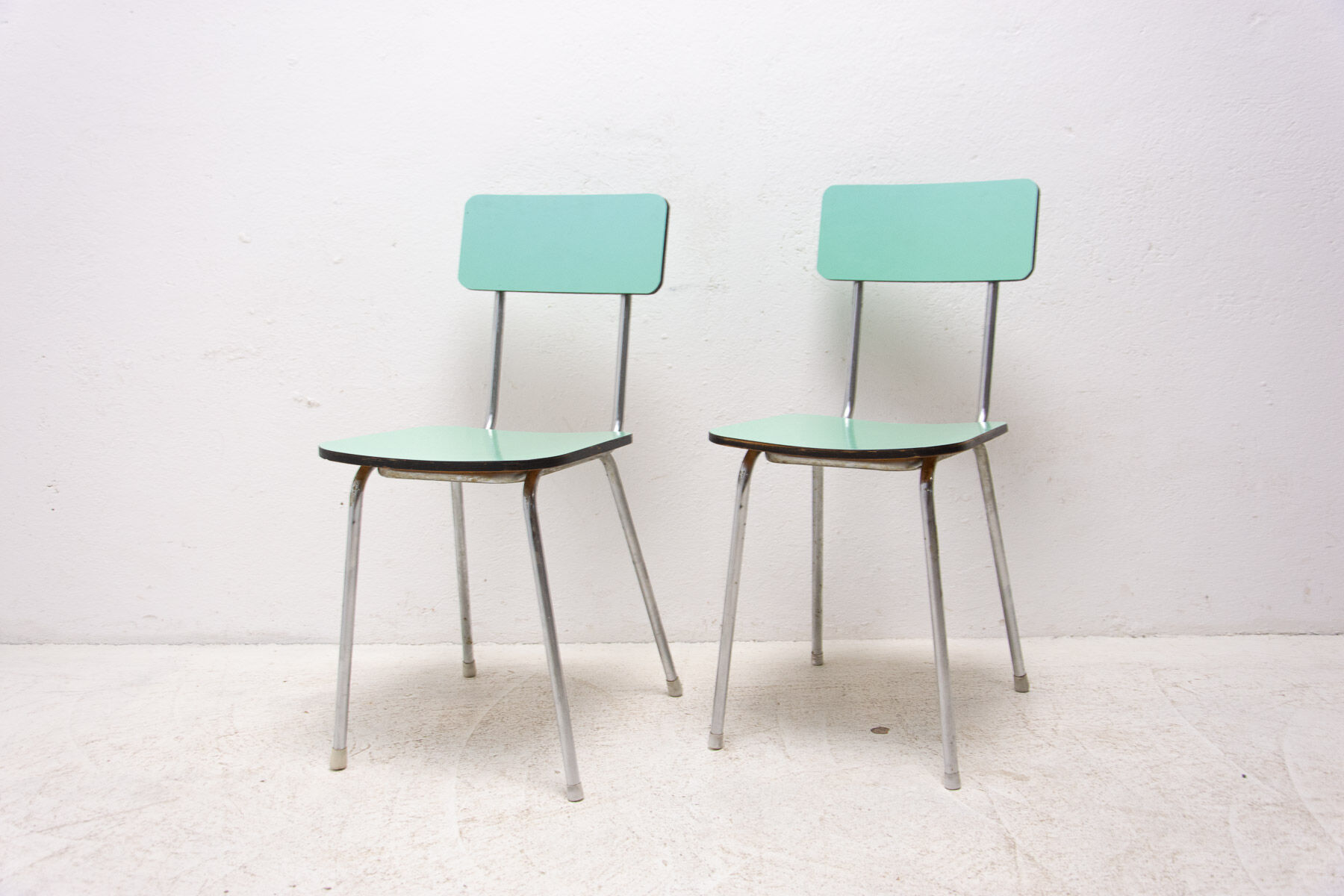 Paire de chaises café en formica de couleur tchécoslovaque, années 1960