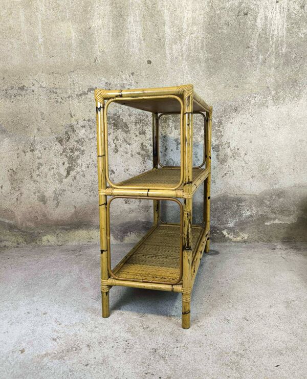 Etagère vintage en rotin