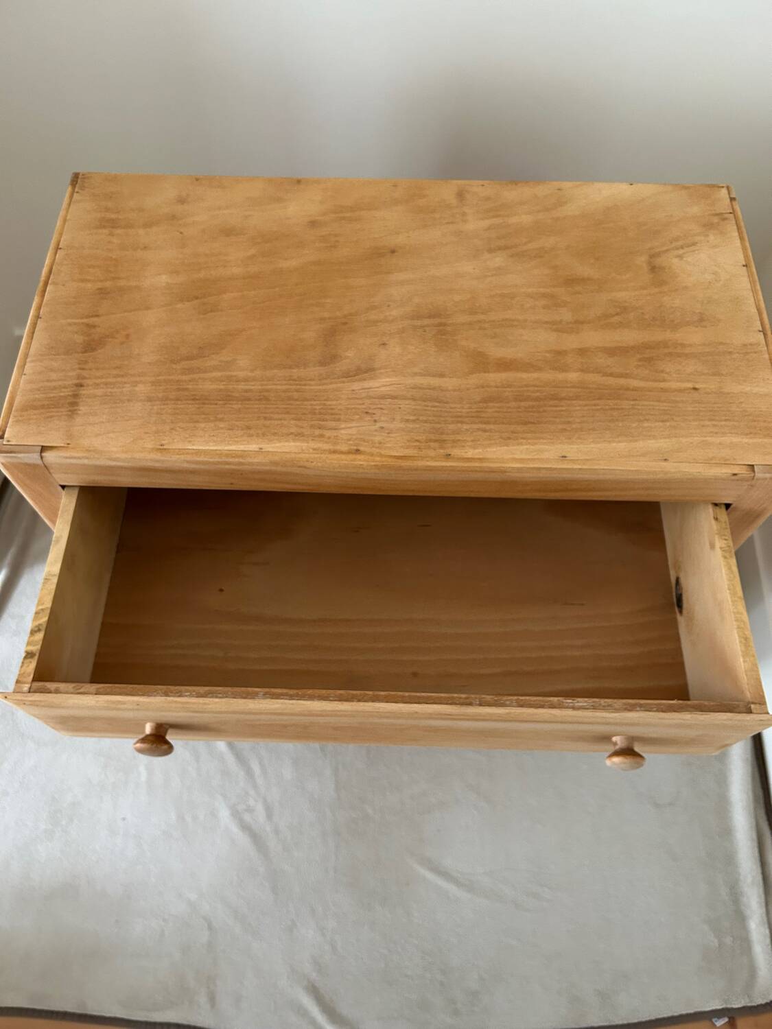 Commode vintage en bois brut
