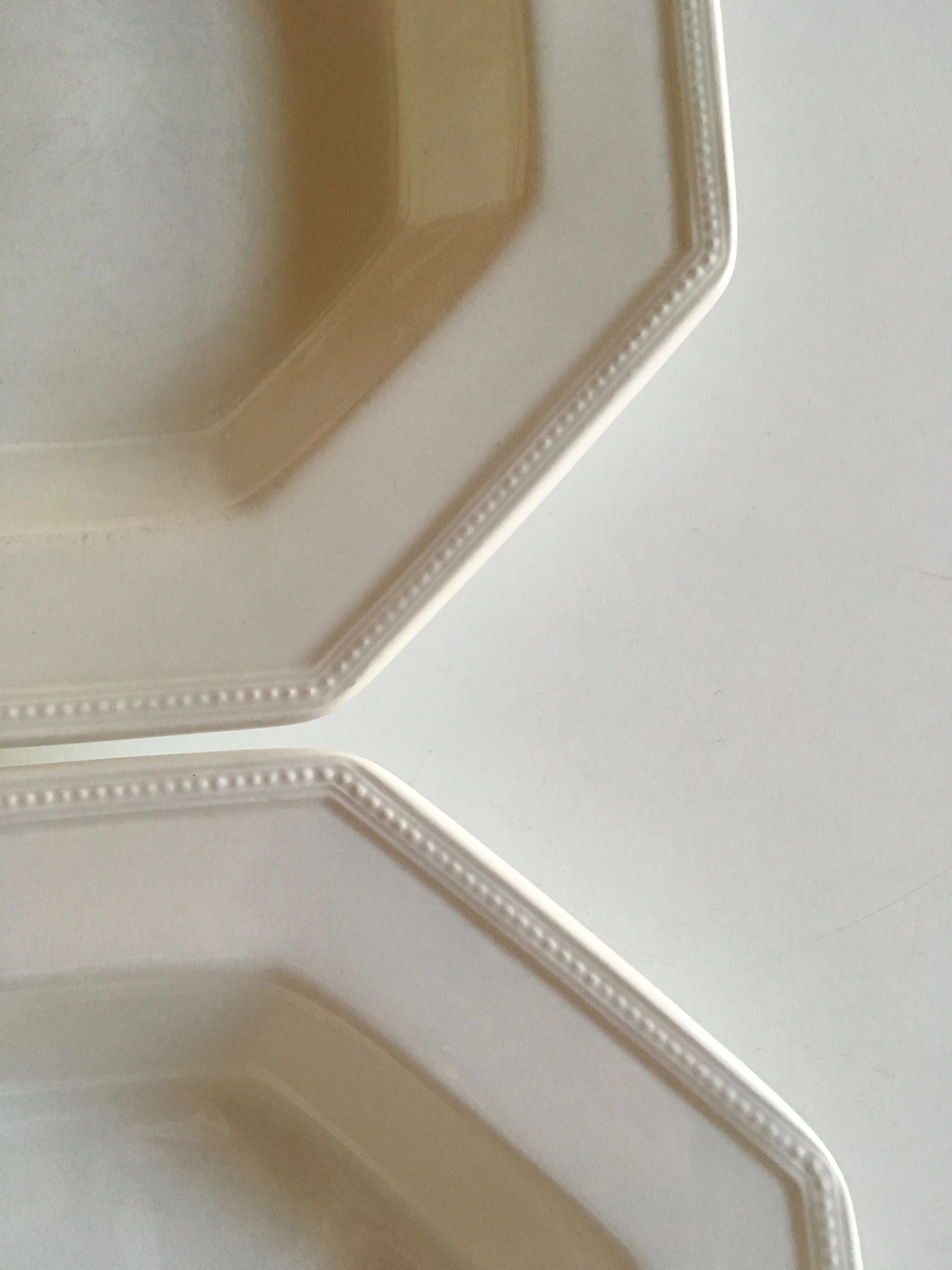 Series of 4 plates dug ironstone pearls Johnson Brothers England