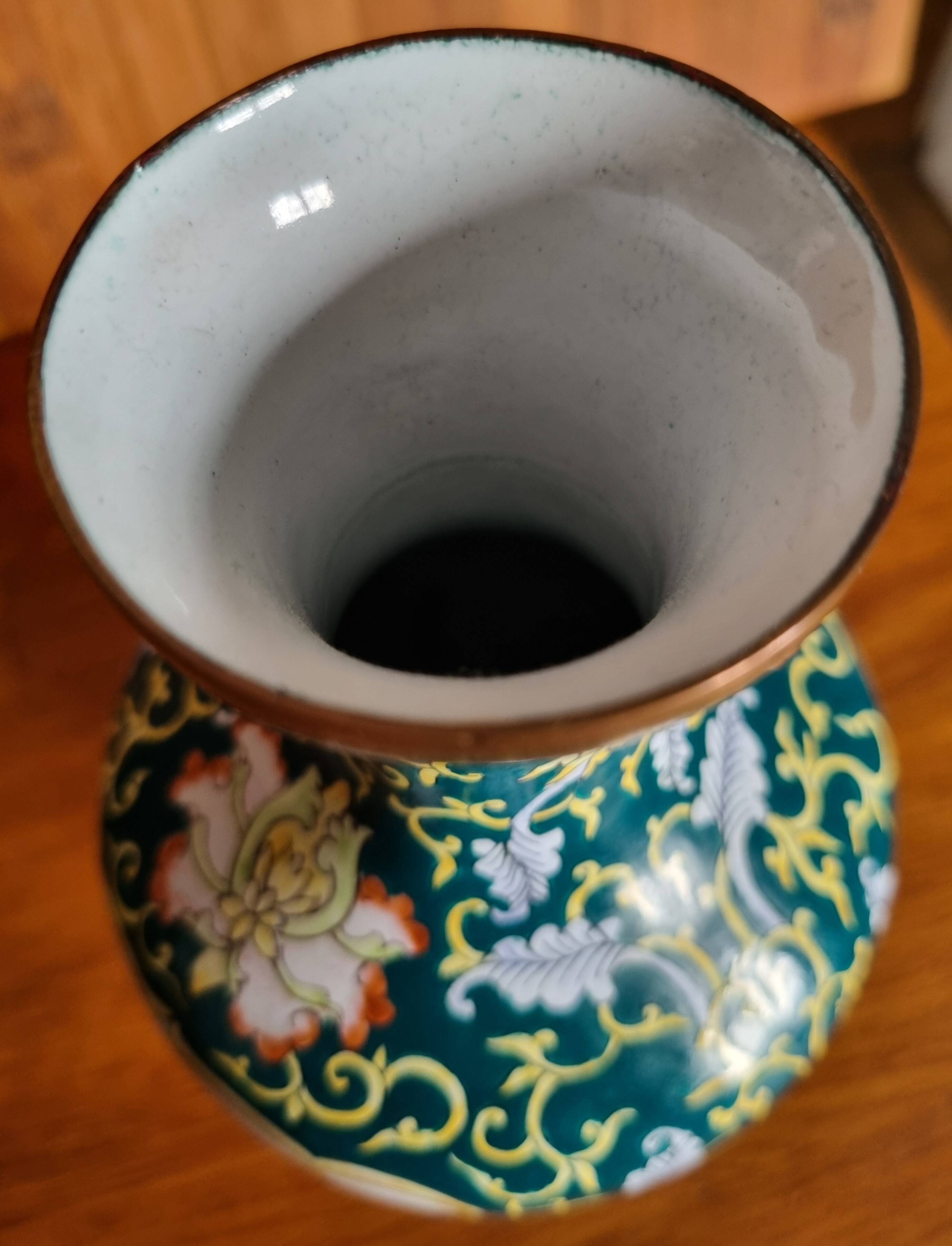 Baluster-shaped Canton enamel vase