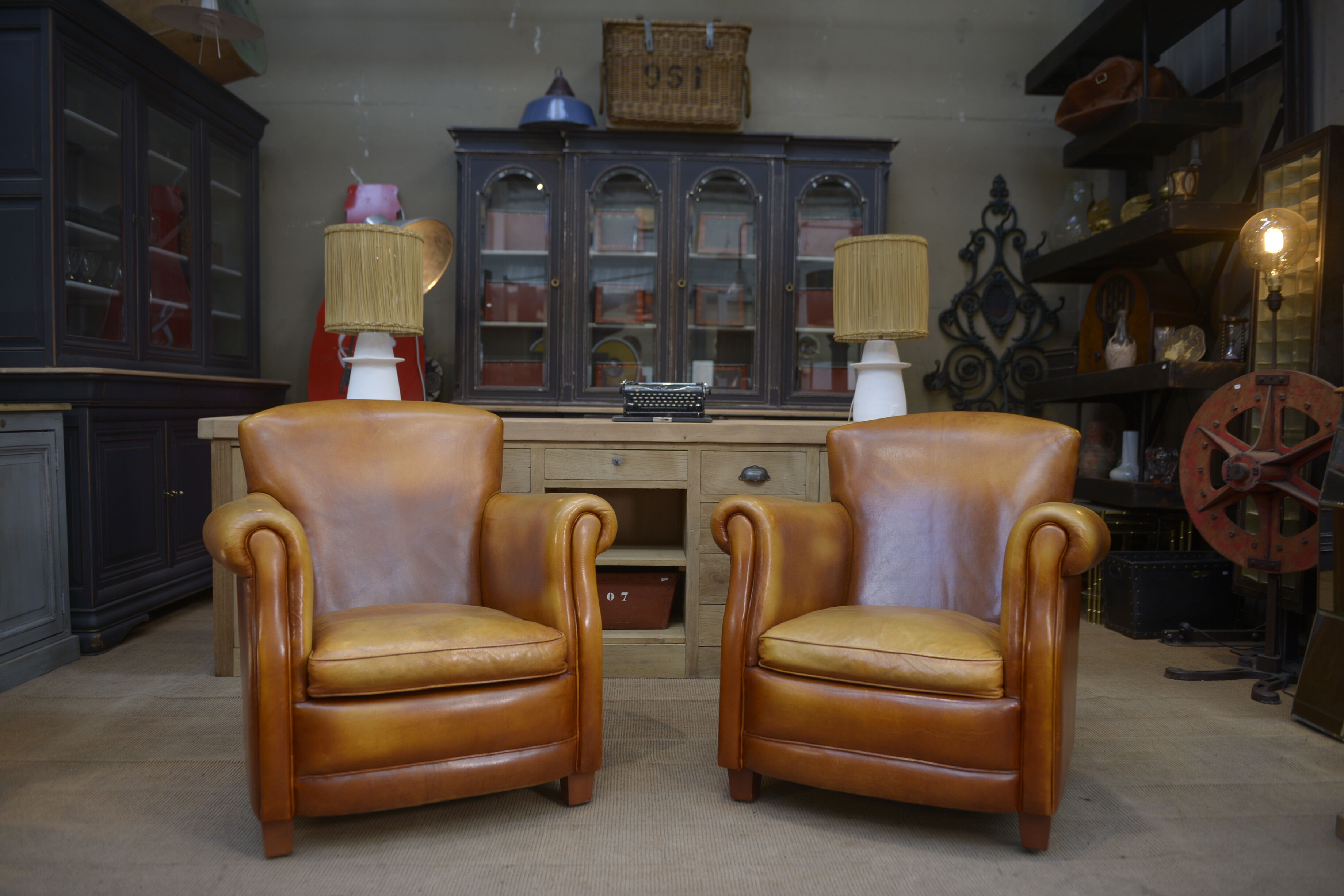 Paire de fauteuils club vintage en cuir