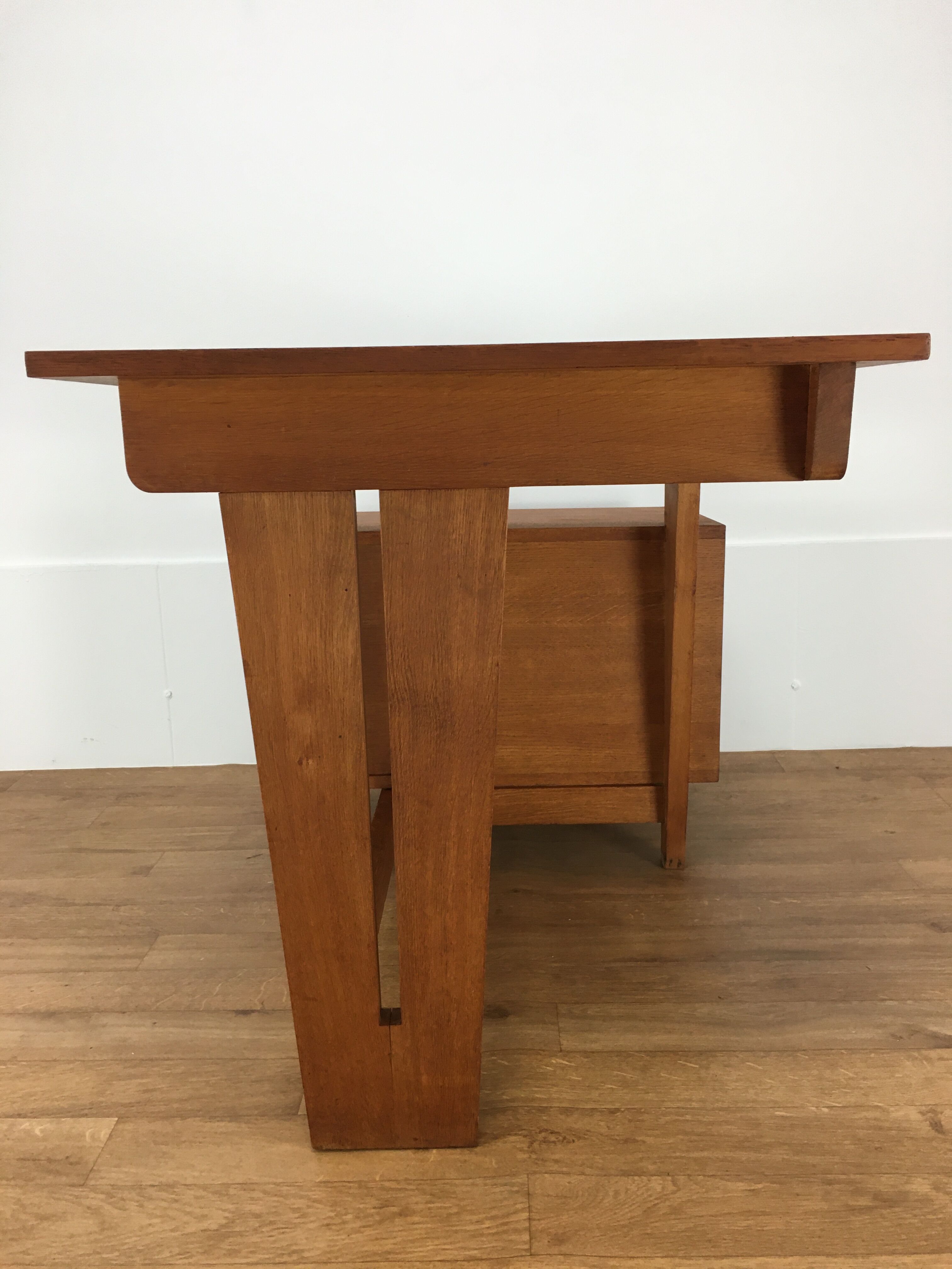 Asymmetric tripod office Reconstruction 1950s