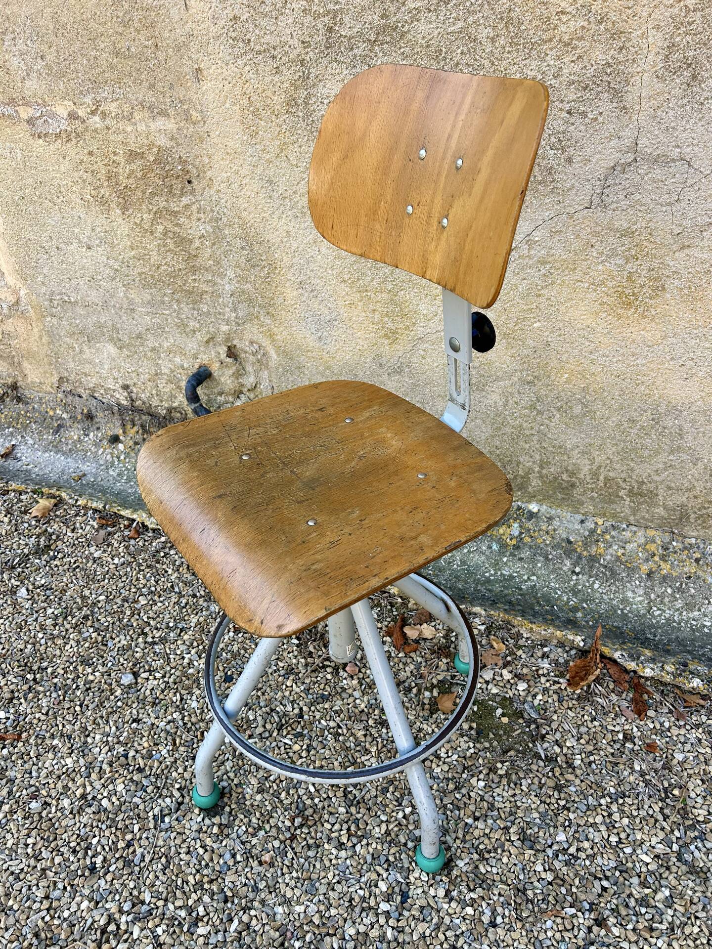 Chaise d’atelier vintage