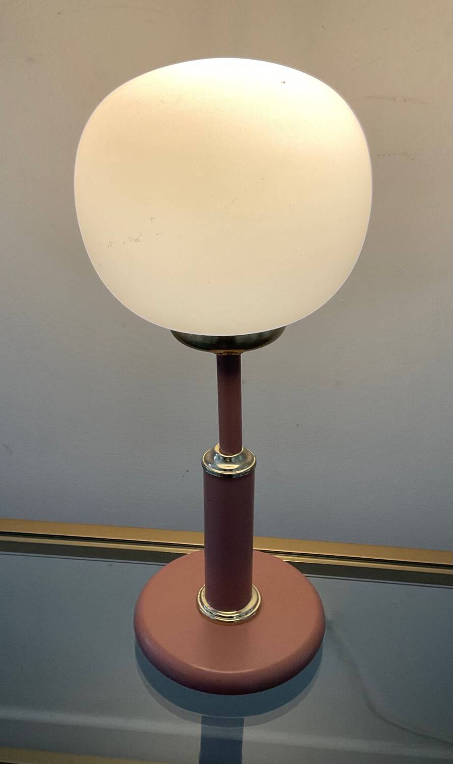 Lampe vintage en métal et opaline années 70