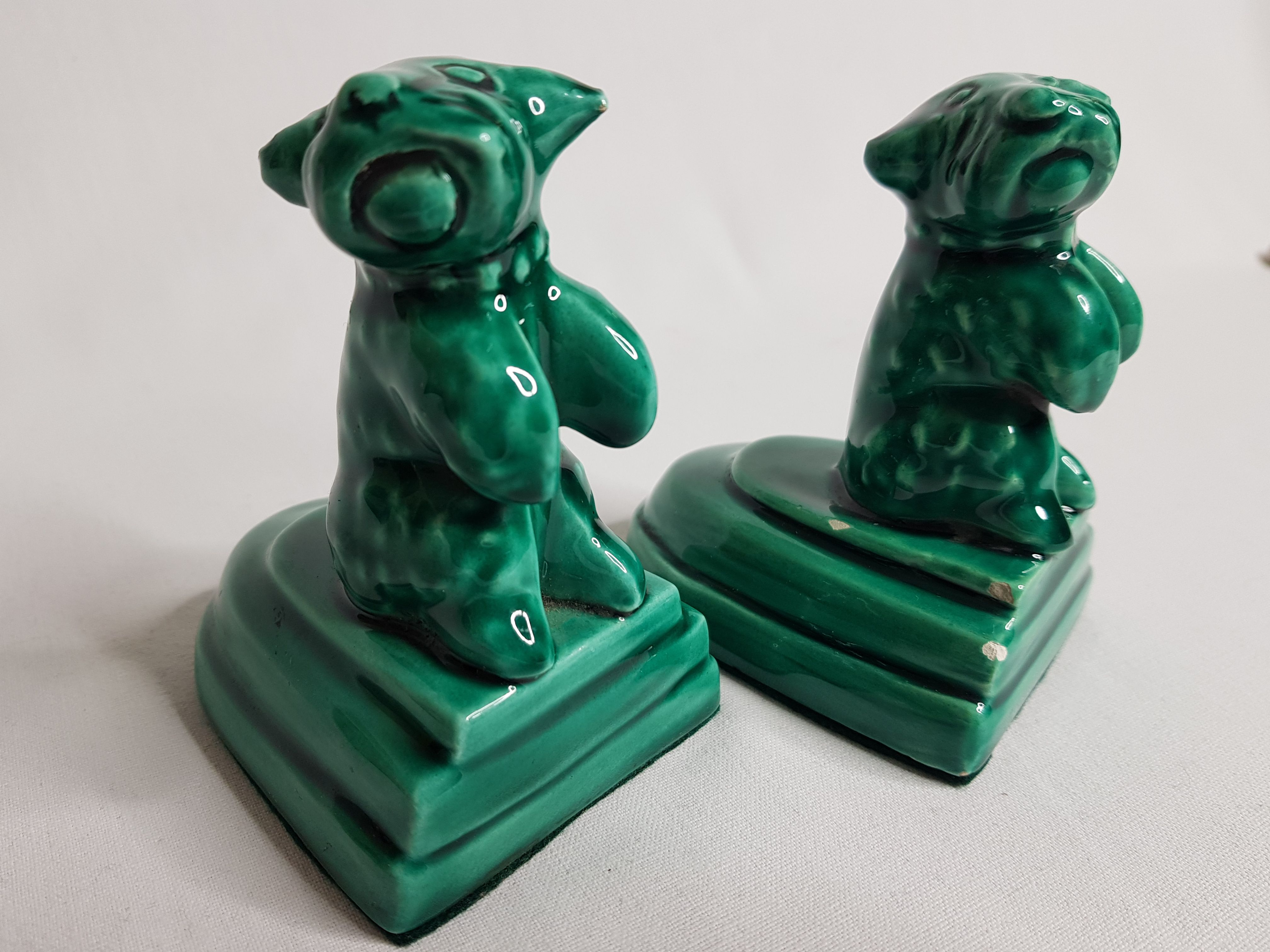 Pair of dog-shaped dog-shaped art deco dogs in green dabbling