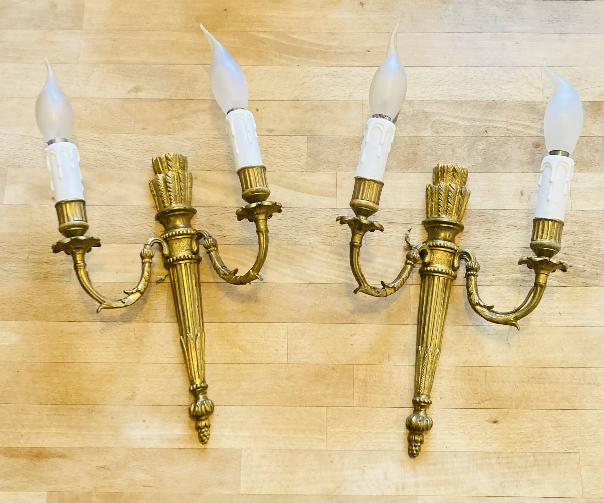 Louis XVI bronze wall sconces from the 19th century with quiver decorations.