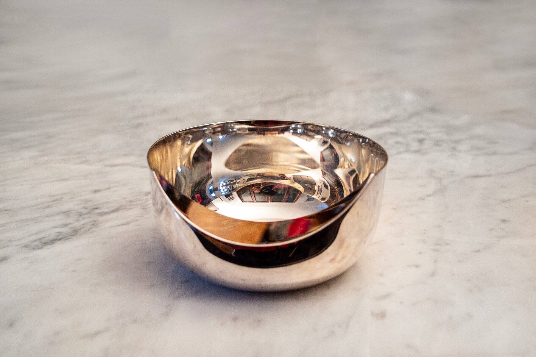 Sculptural bowl plated in silver by Lino Sabattini, 1970s.
