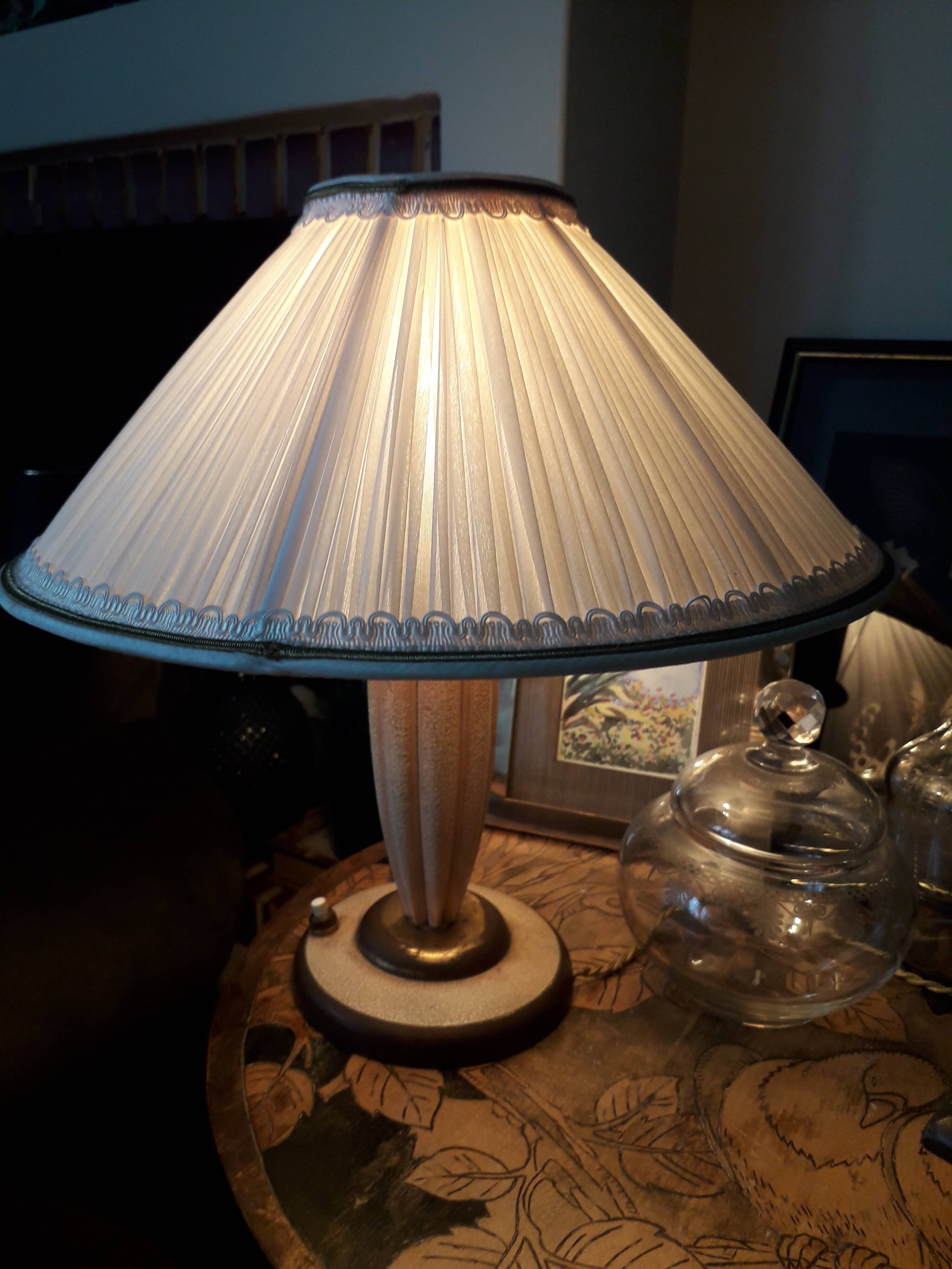 Vintage lamp from the 1940s with its pleated shade.