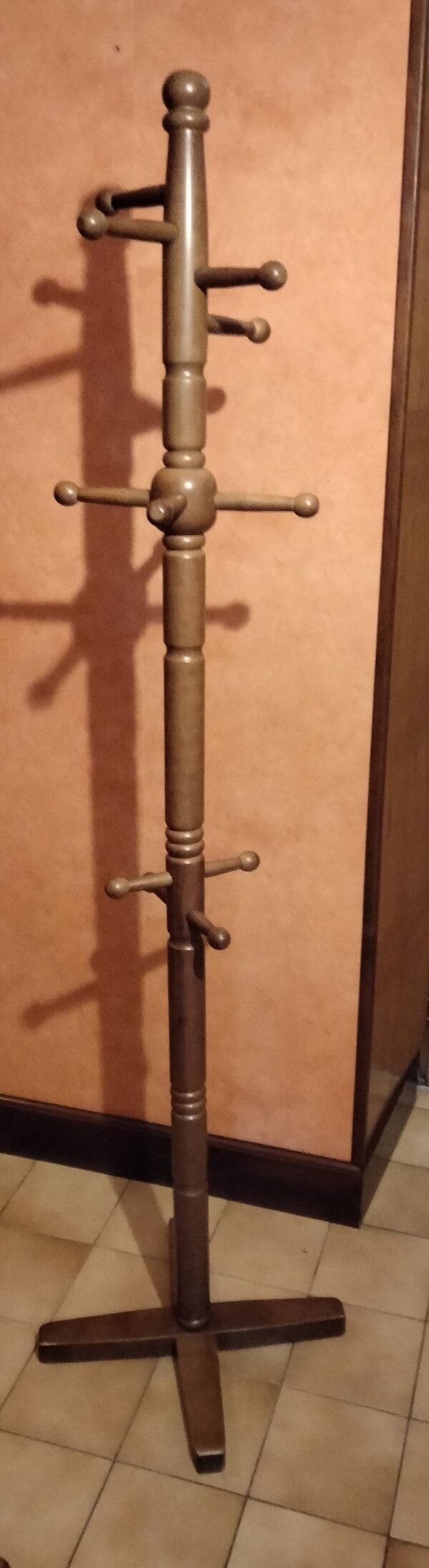 Porte-manteau sur pied